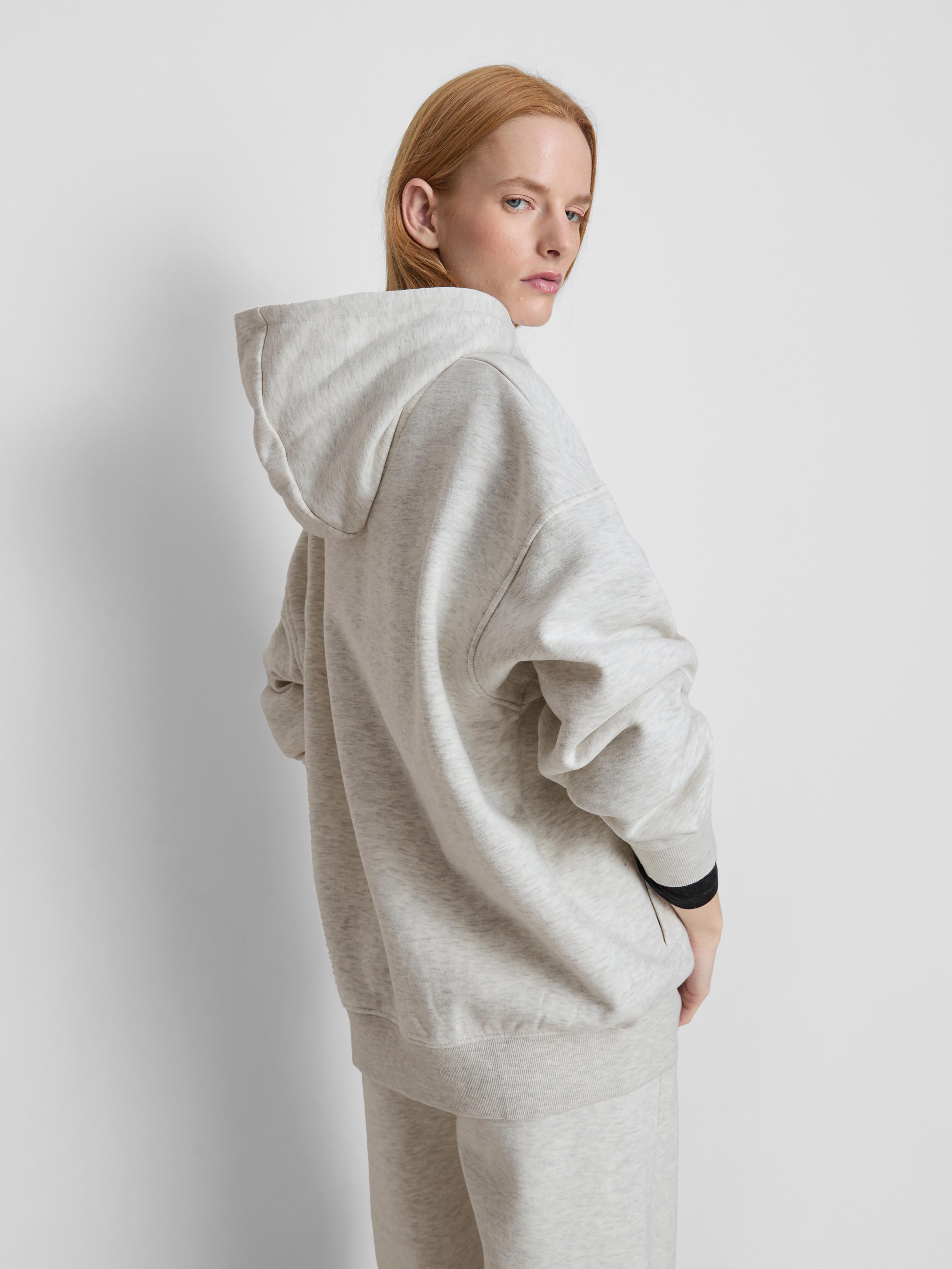 Niezbędna bluza z kapturem o luźnym kroju