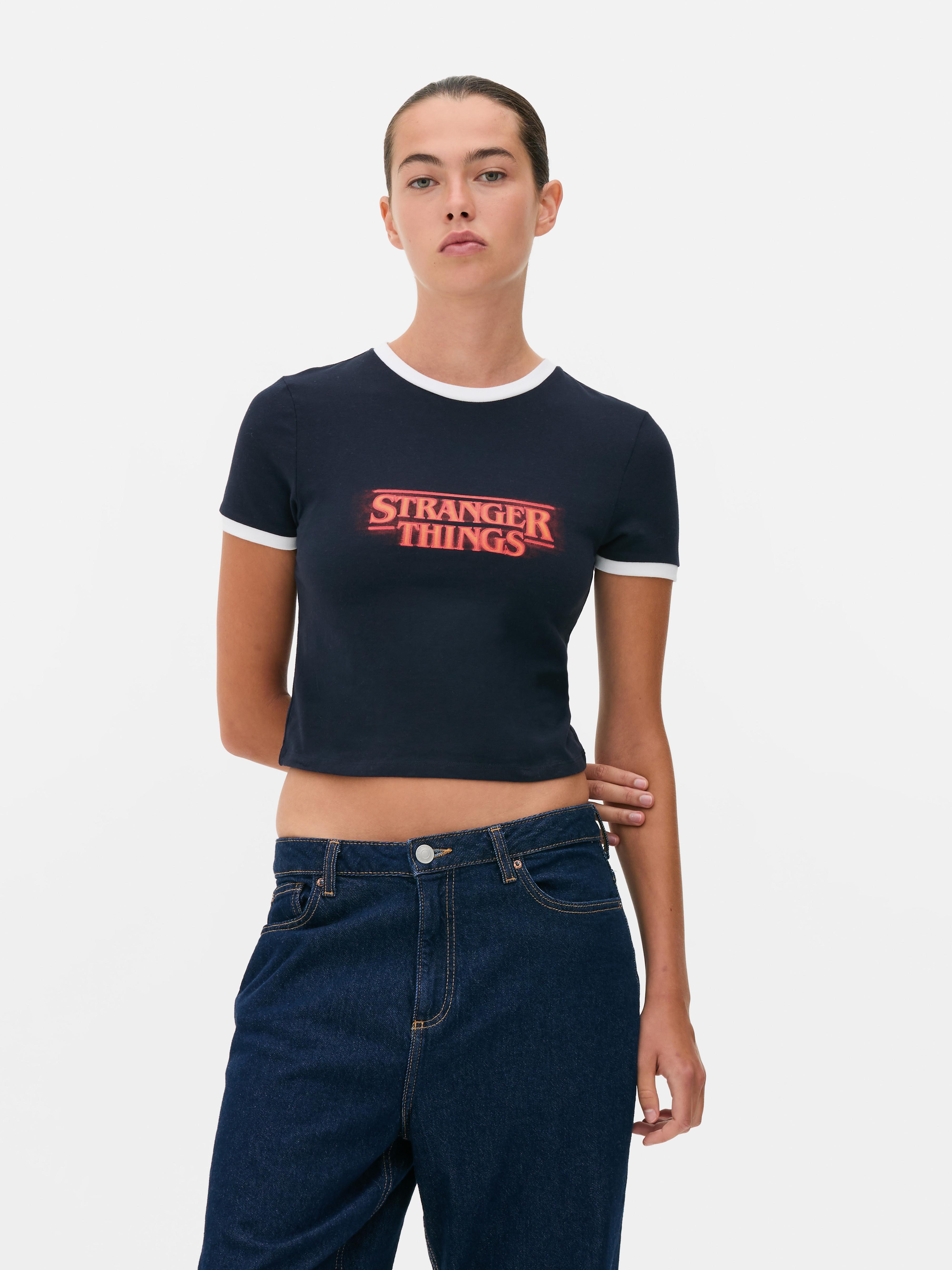 „Stranger Things“ Ringer-T-Shirt in Crop-Länge