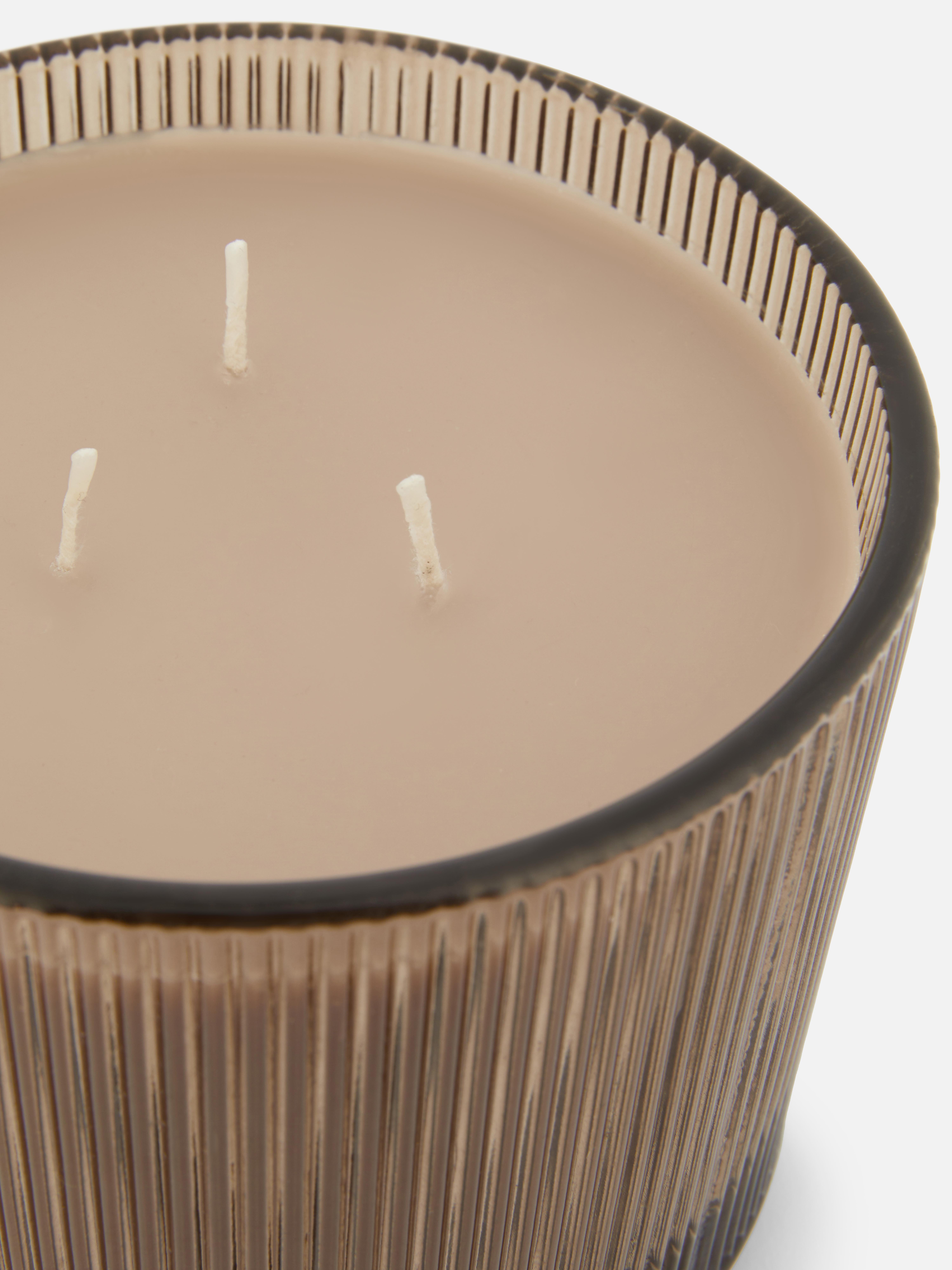 Geurkaars met drie lonten in geribbelde glazen pot