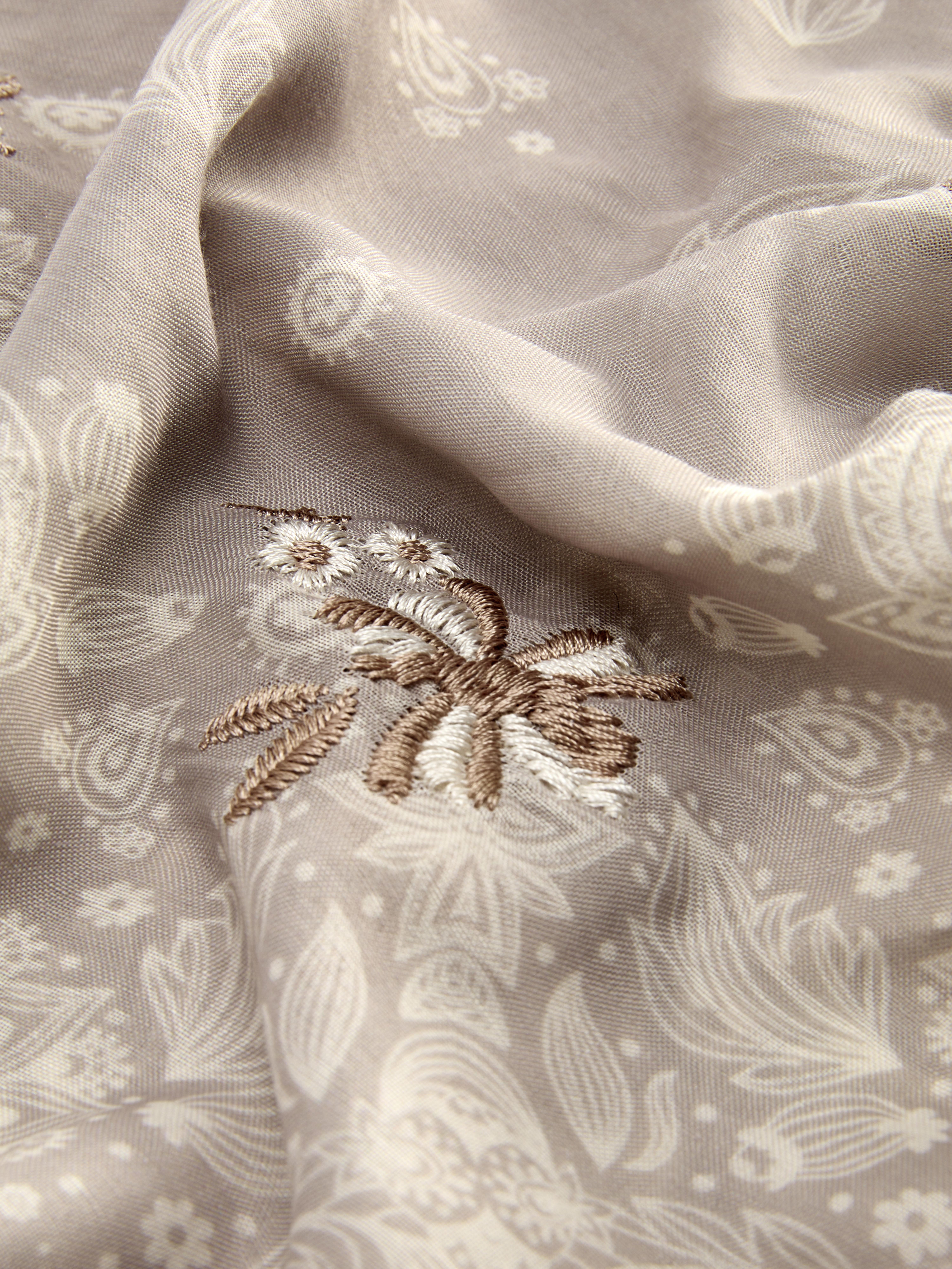Lightweight Neck Scarf