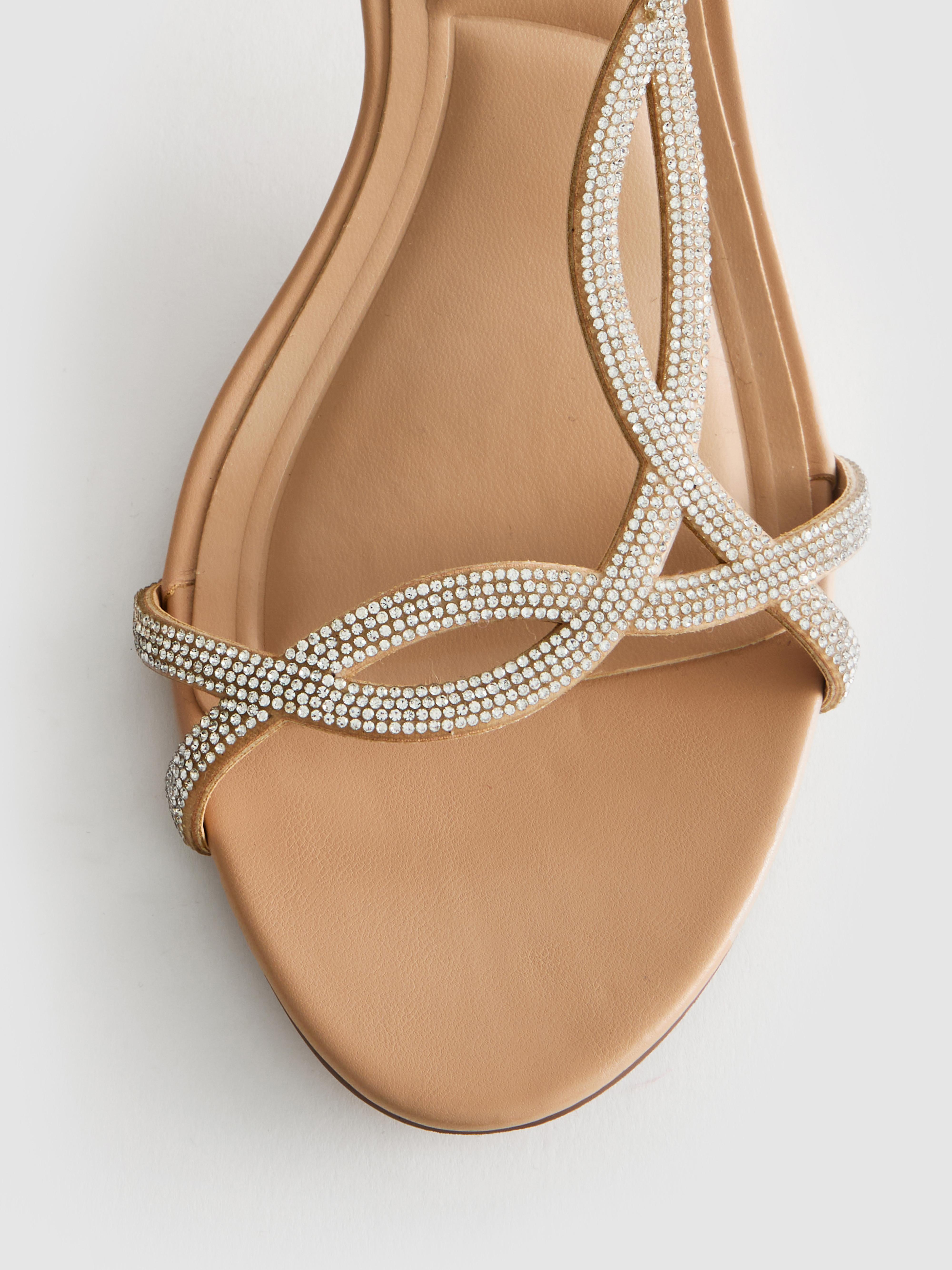 Odprti salonarji s paščkom in diamantki