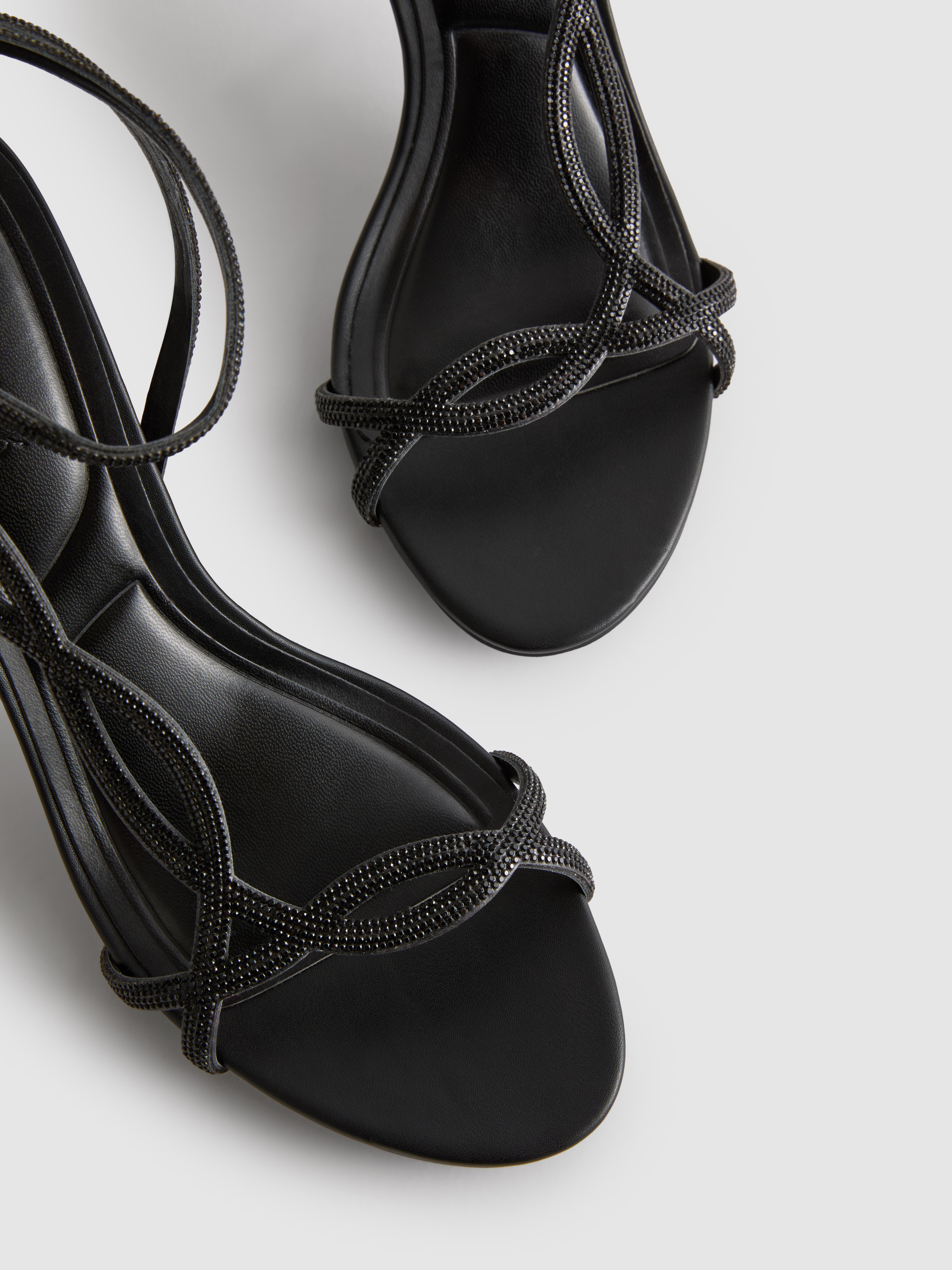 Sandály na jehlovém podpatku se štrasem