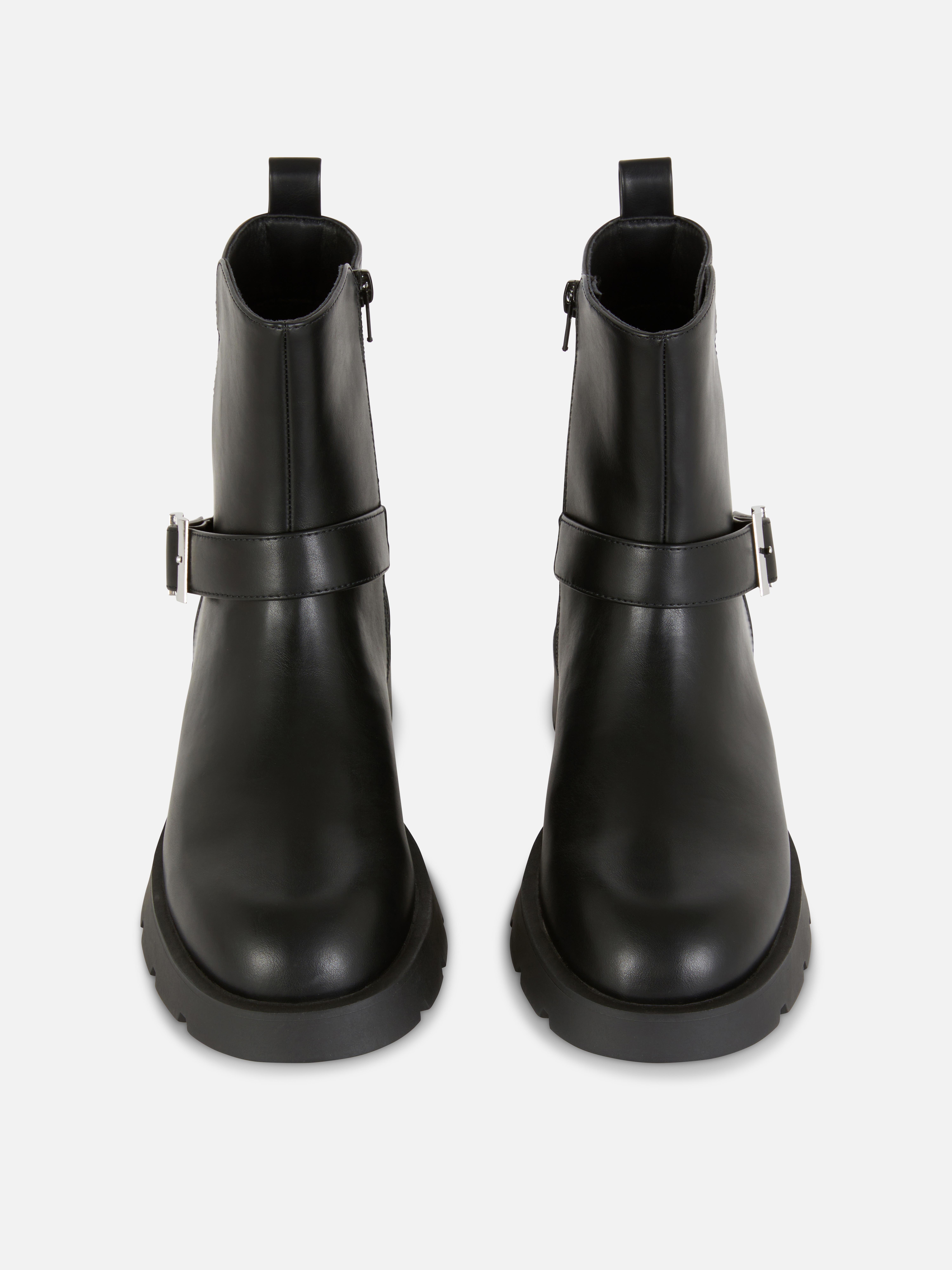 Botas estilo motard detalhe fivela