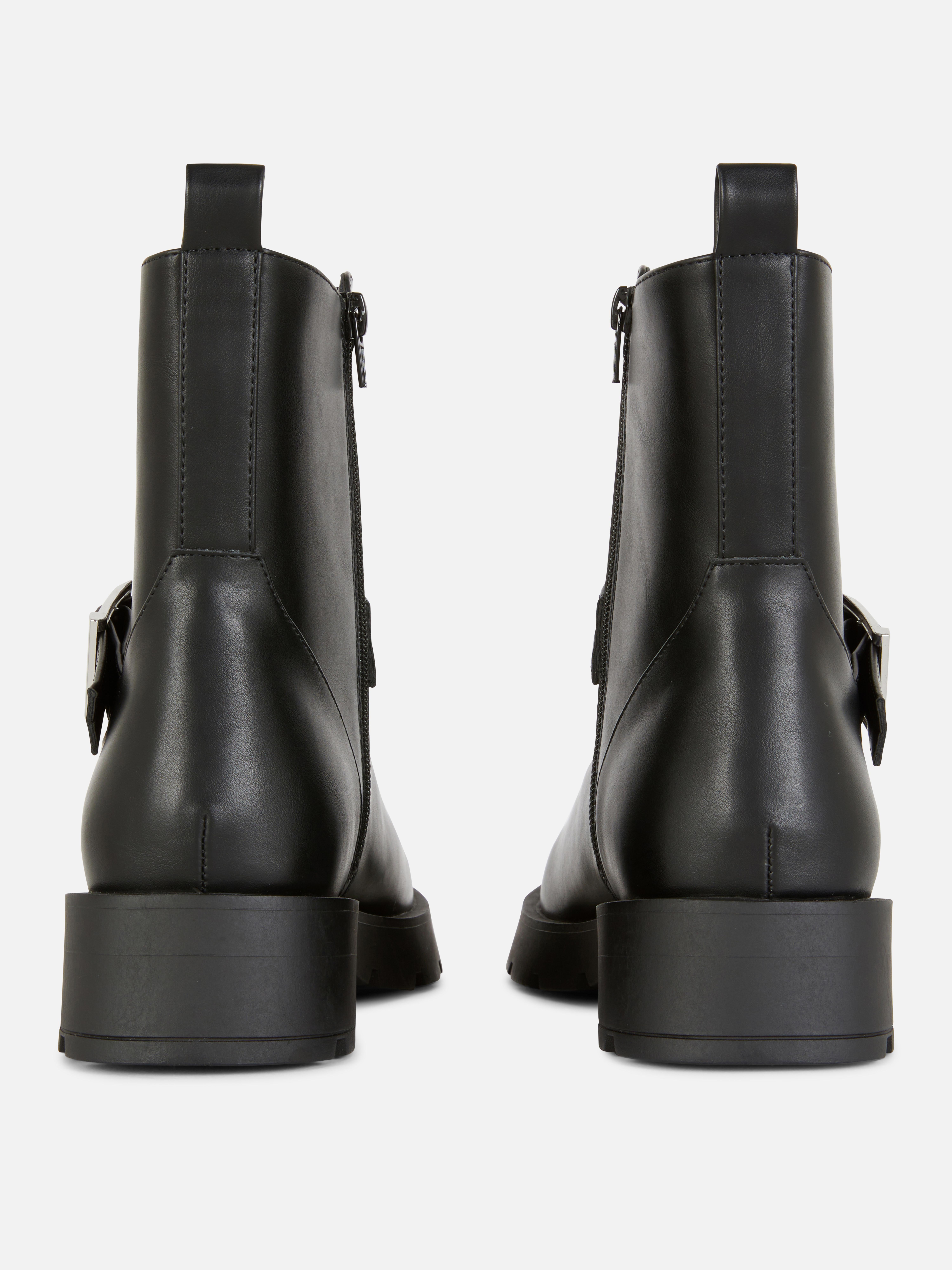 Botas estilo motard detalhe fivela