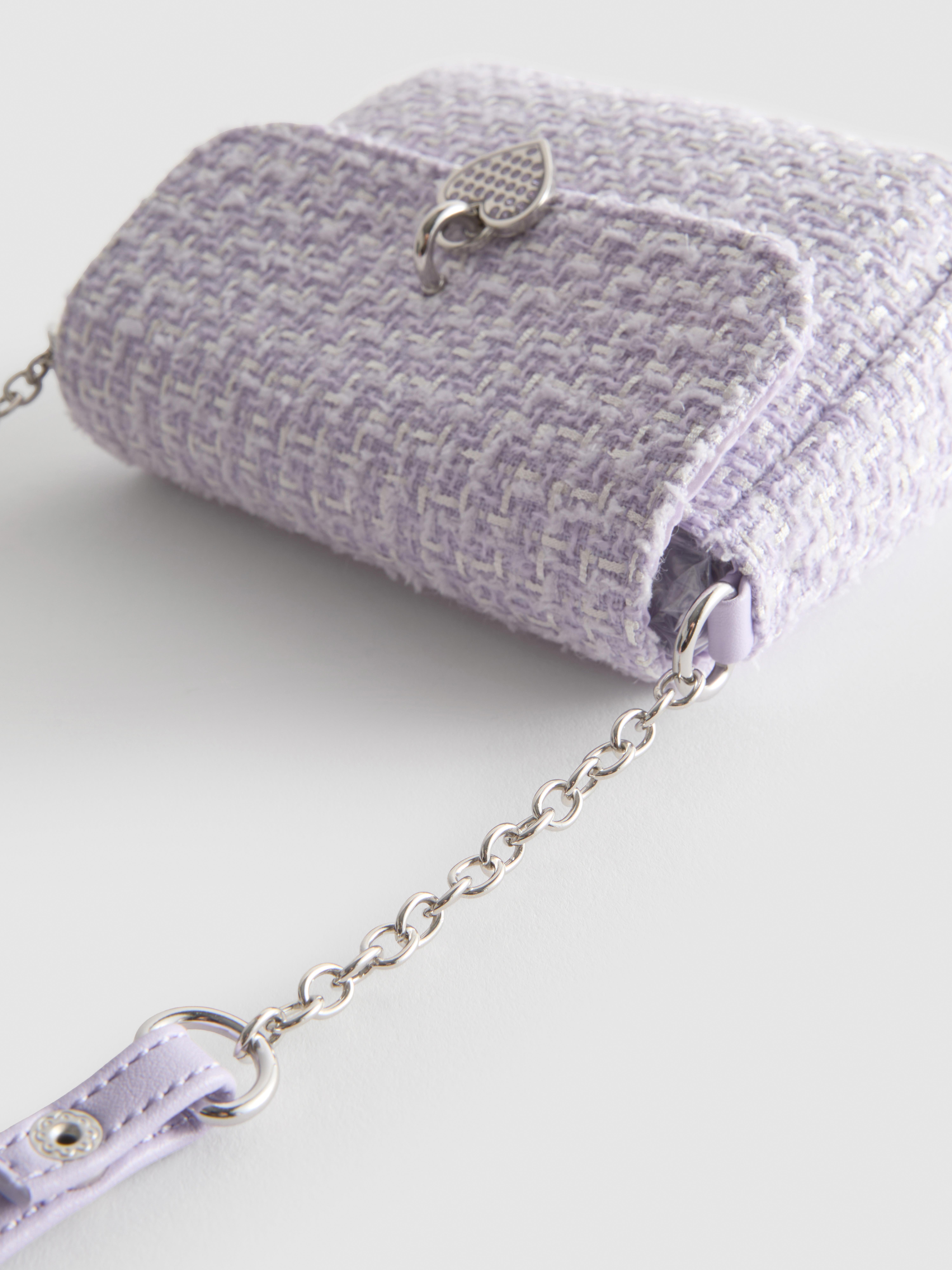 Bandolera de bouclé con colgante de corazón