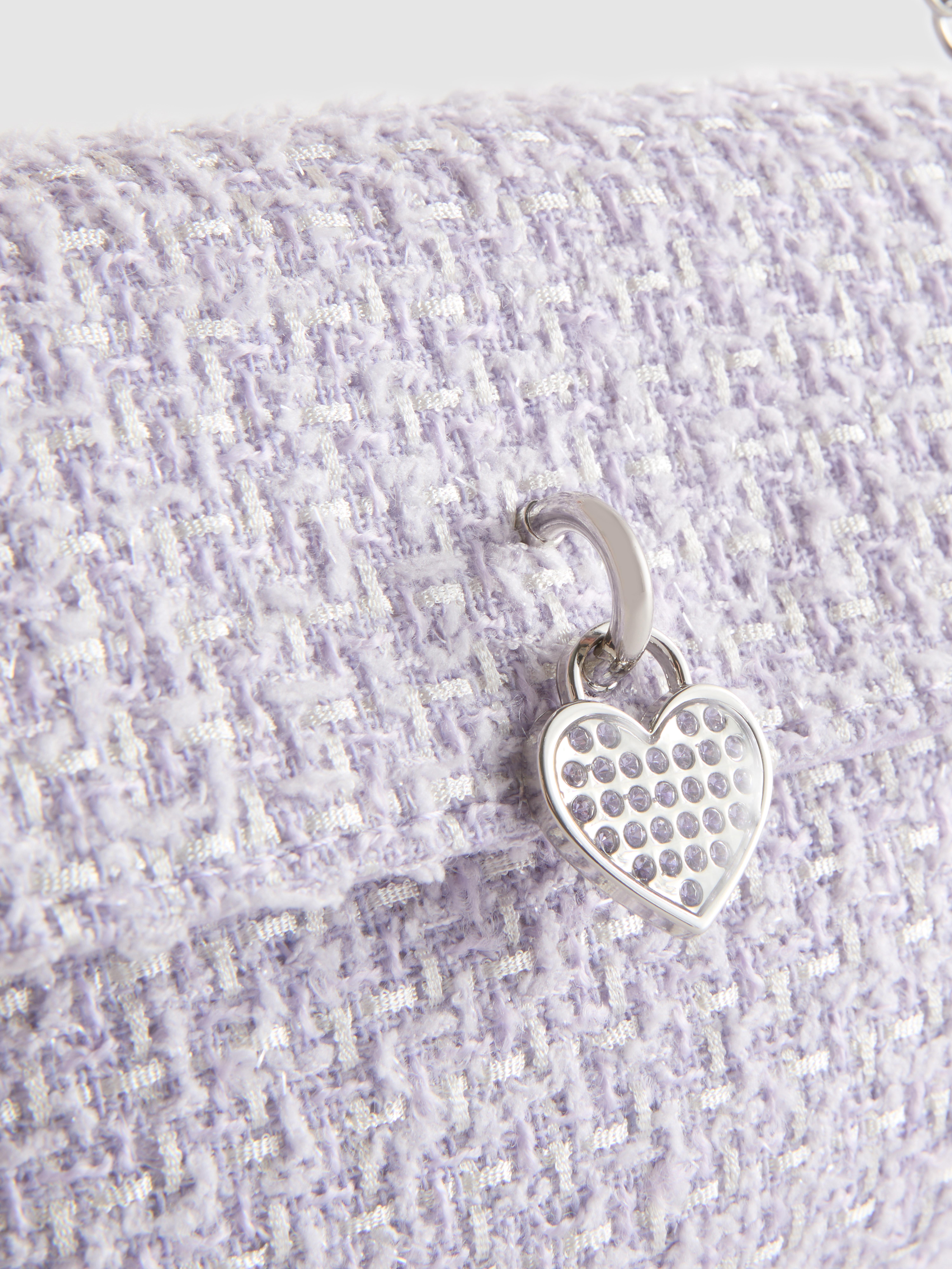 Bandolera de bouclé con colgante de corazón