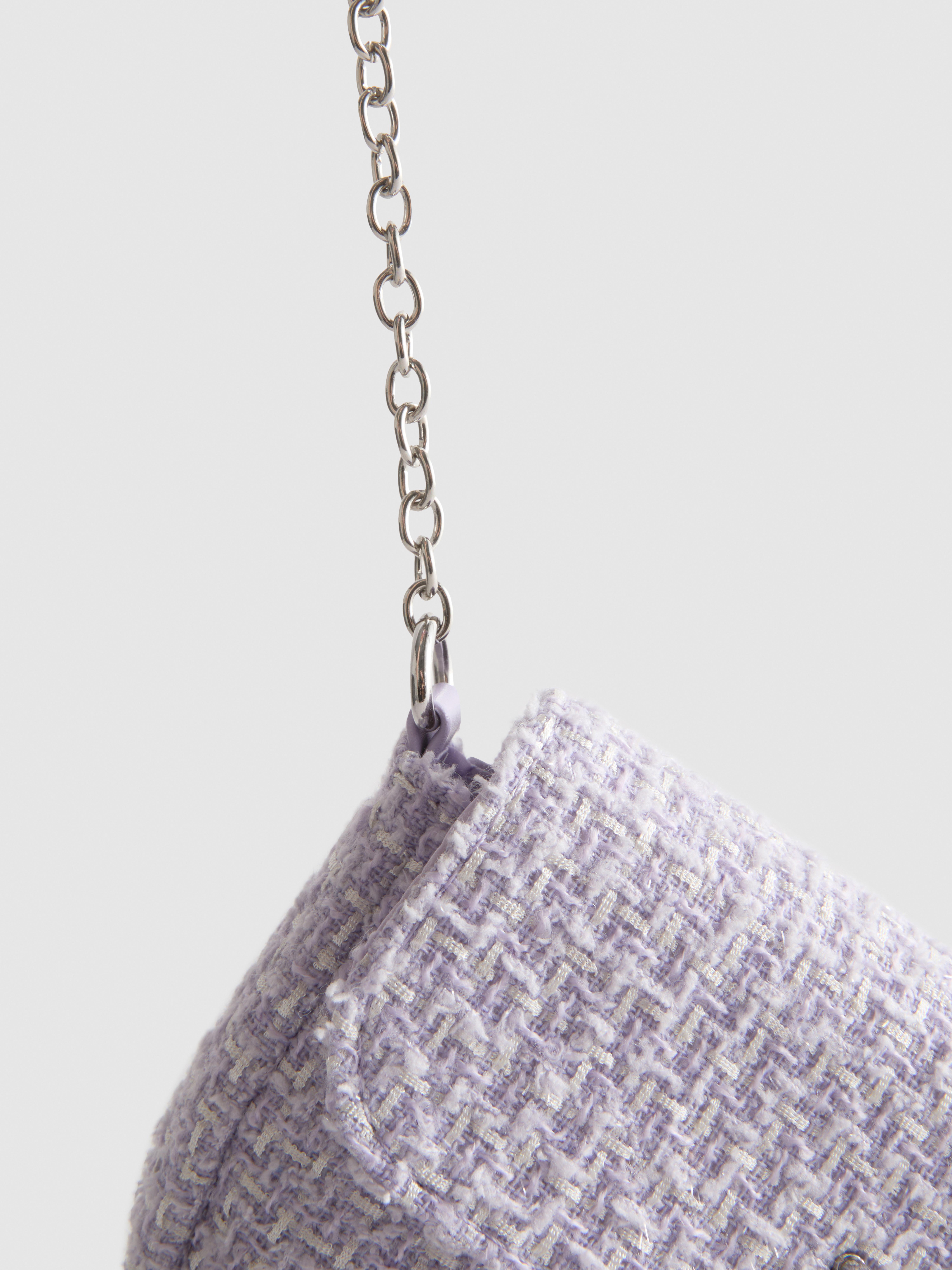 Bandolera de bouclé con colgante de corazón