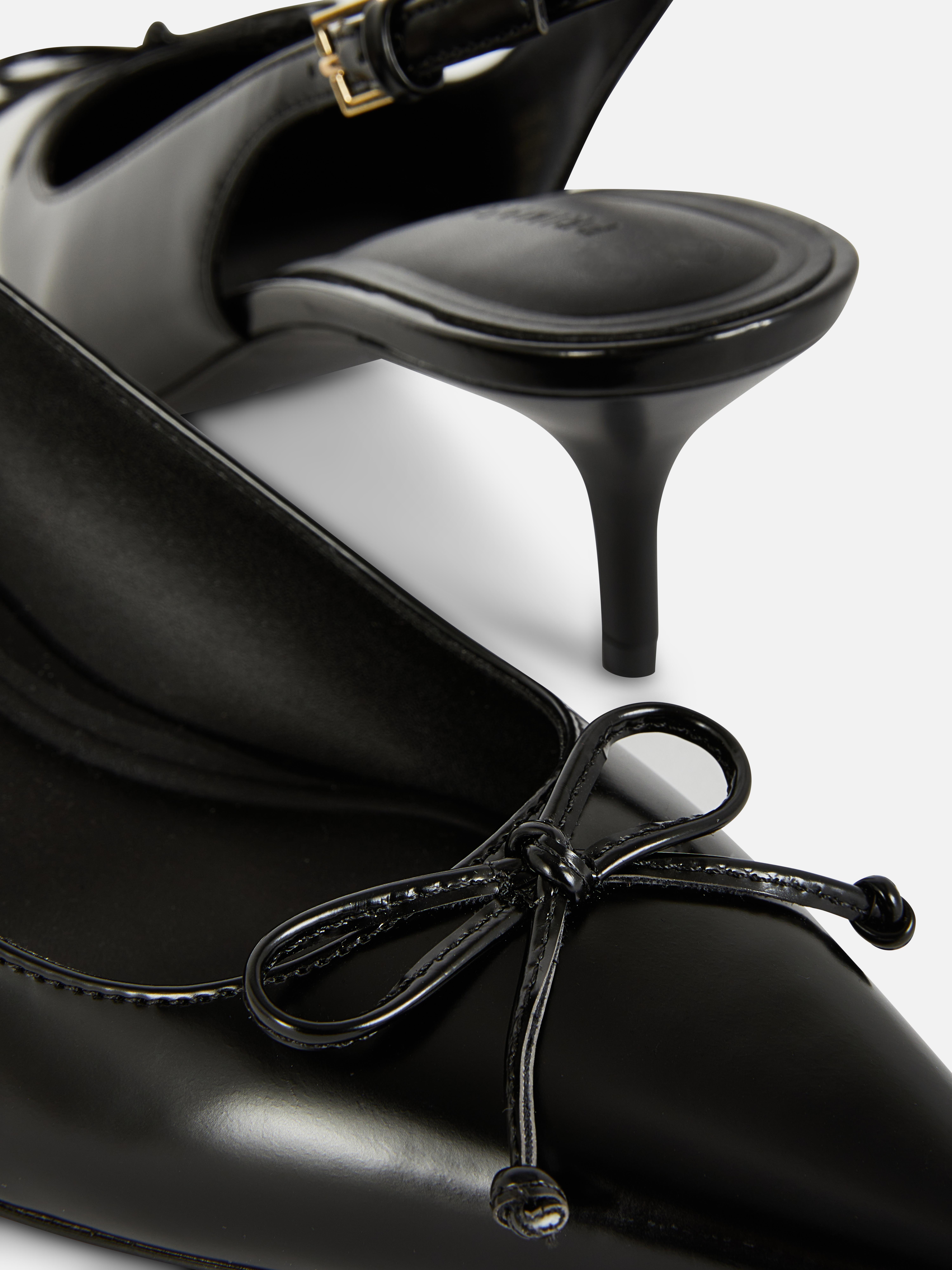 Slingbacks mit Kitten-Heels und Schleife