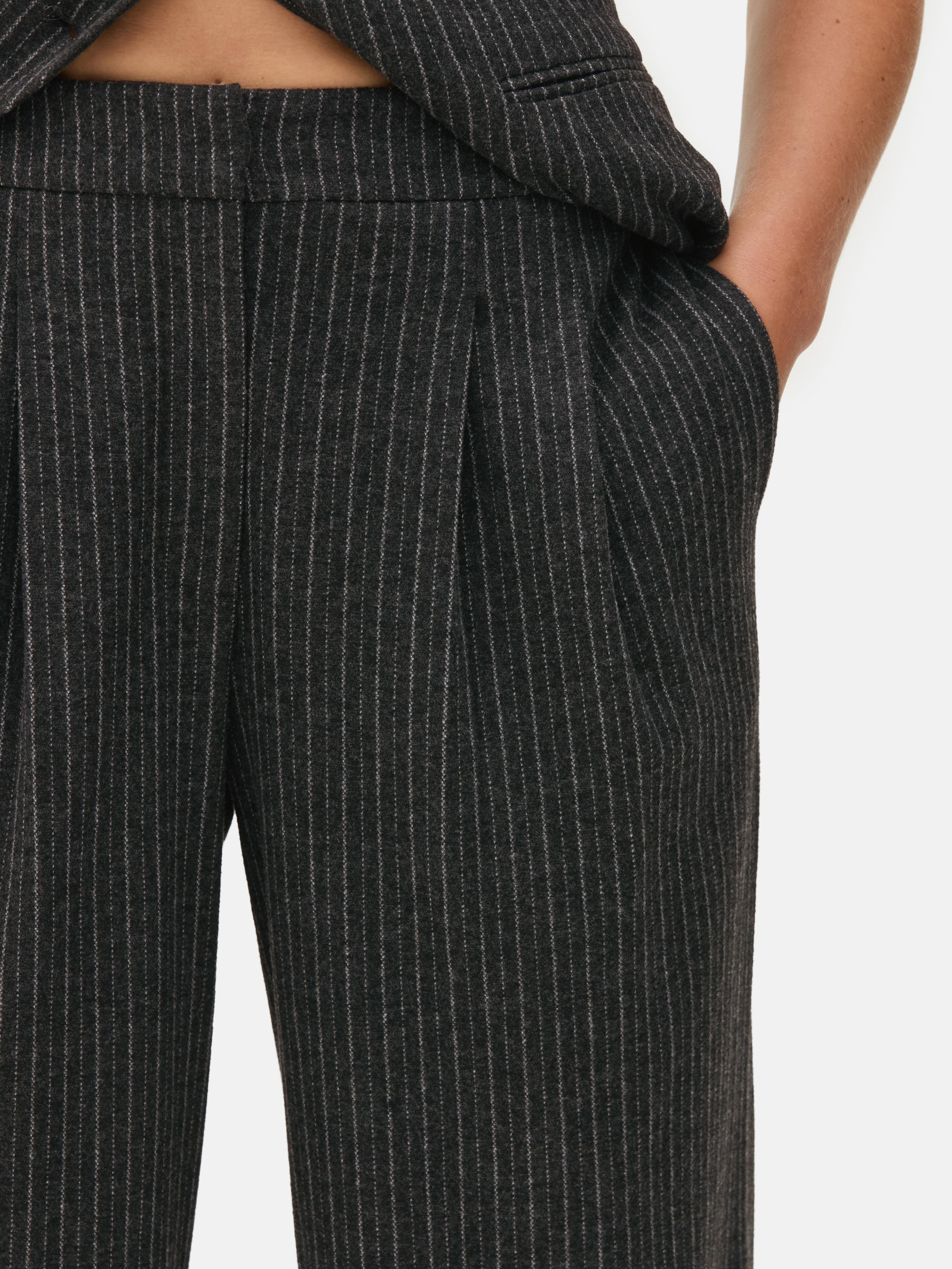 Pantalon large à fines rayures