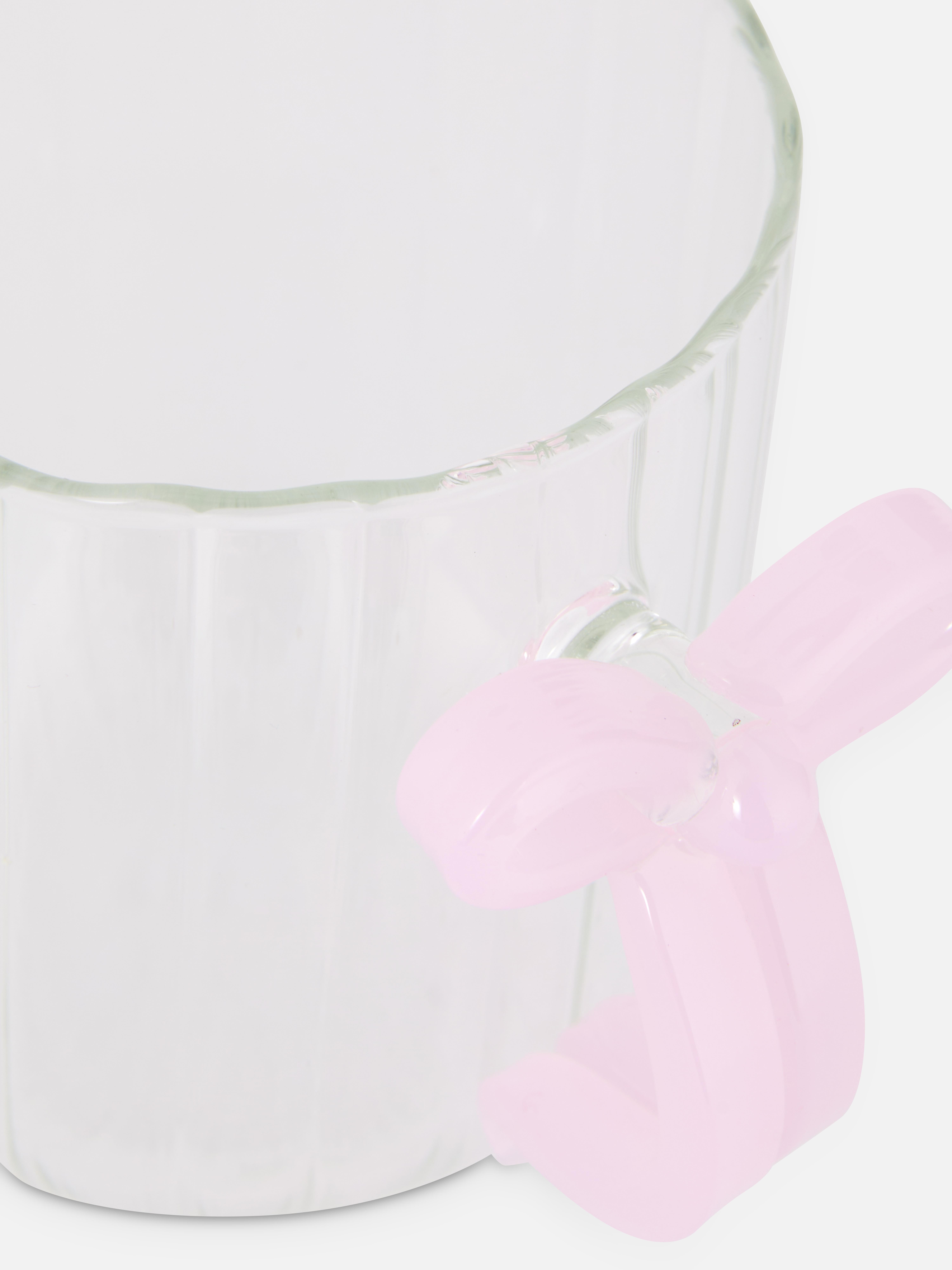 Tazza in vetro con fiocco sul manico
