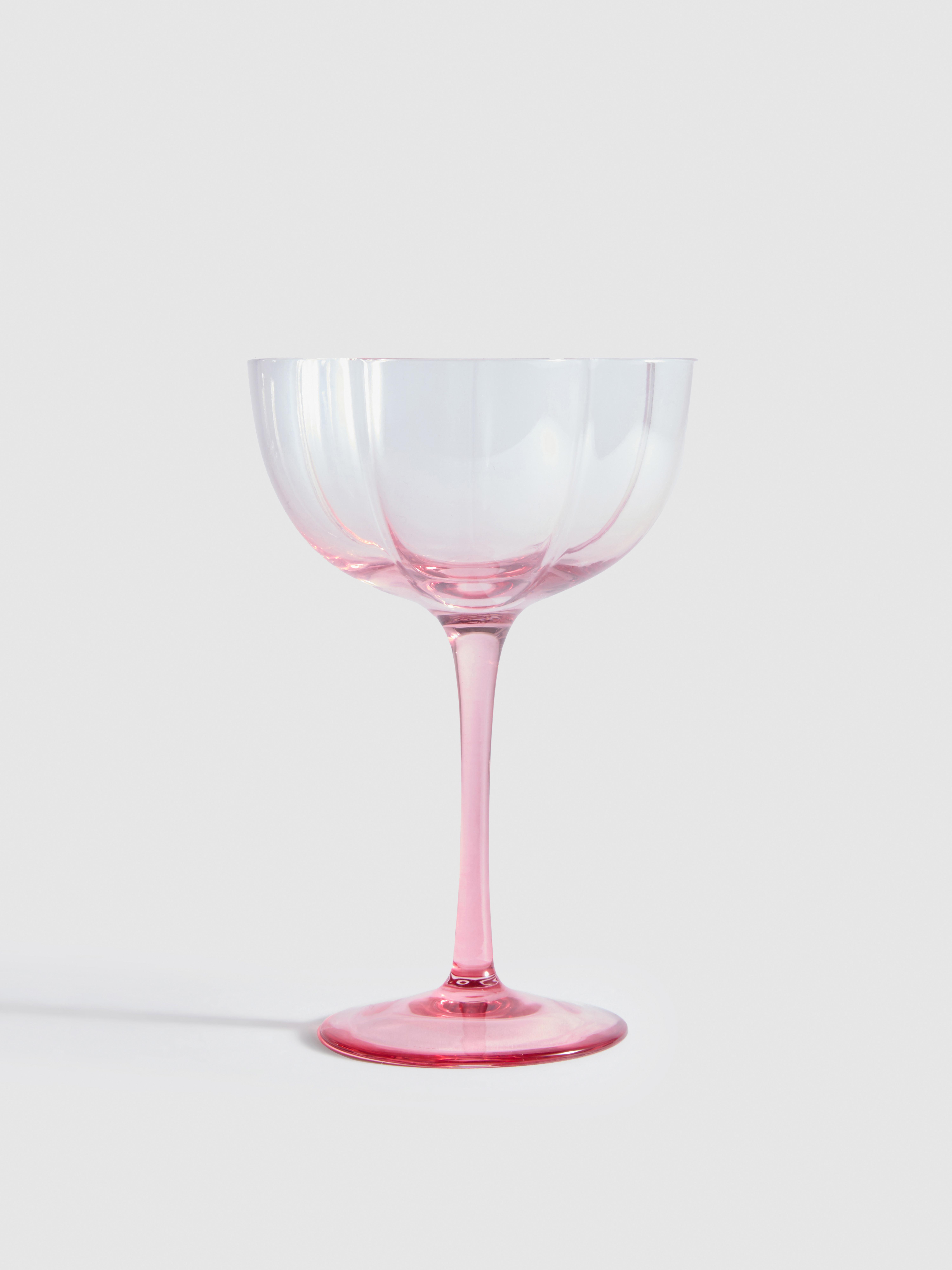 Pahar tip cupă cu margini crestate