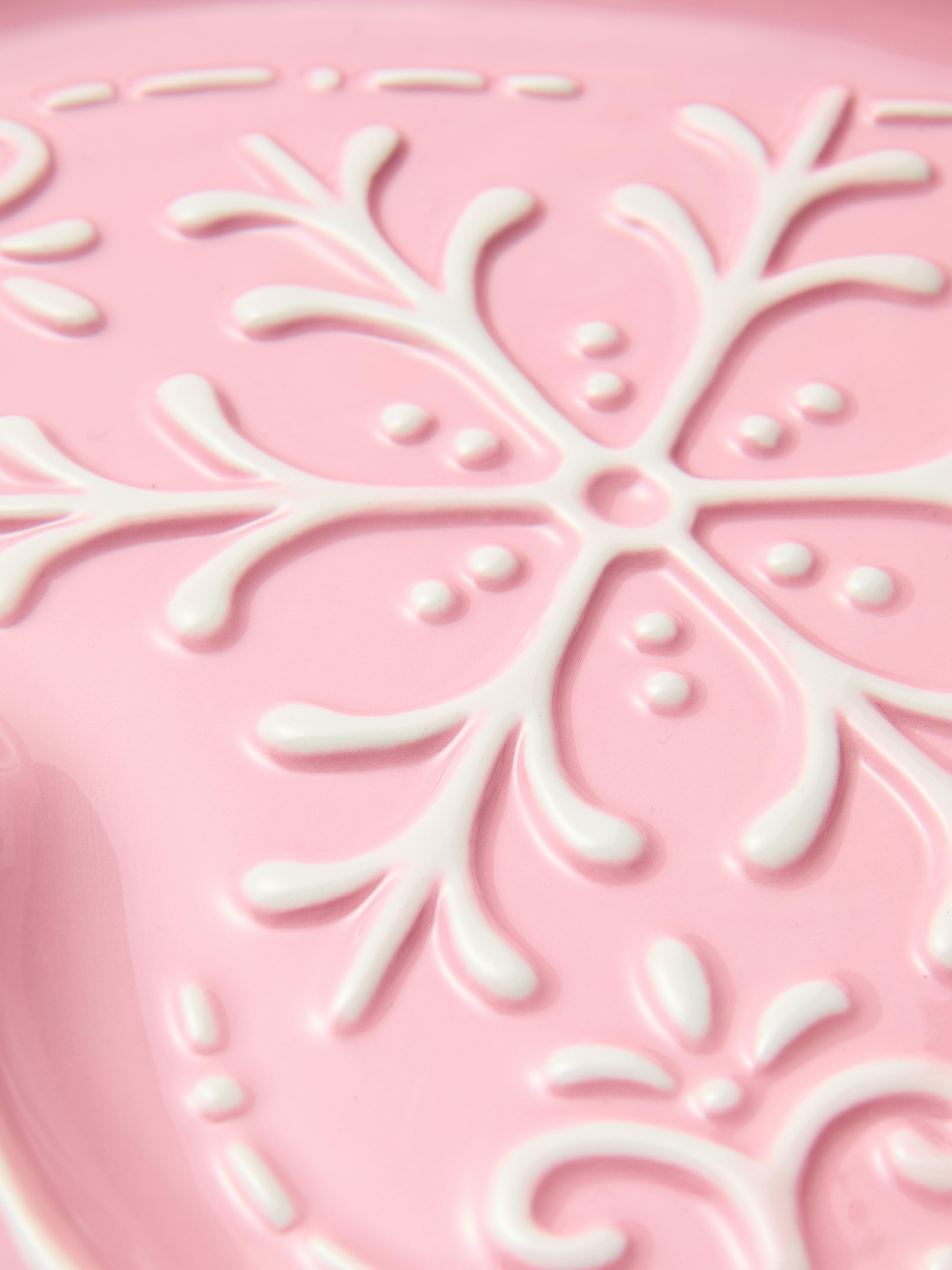 Assiette en forme de cœur à motif flocon de neige en relief