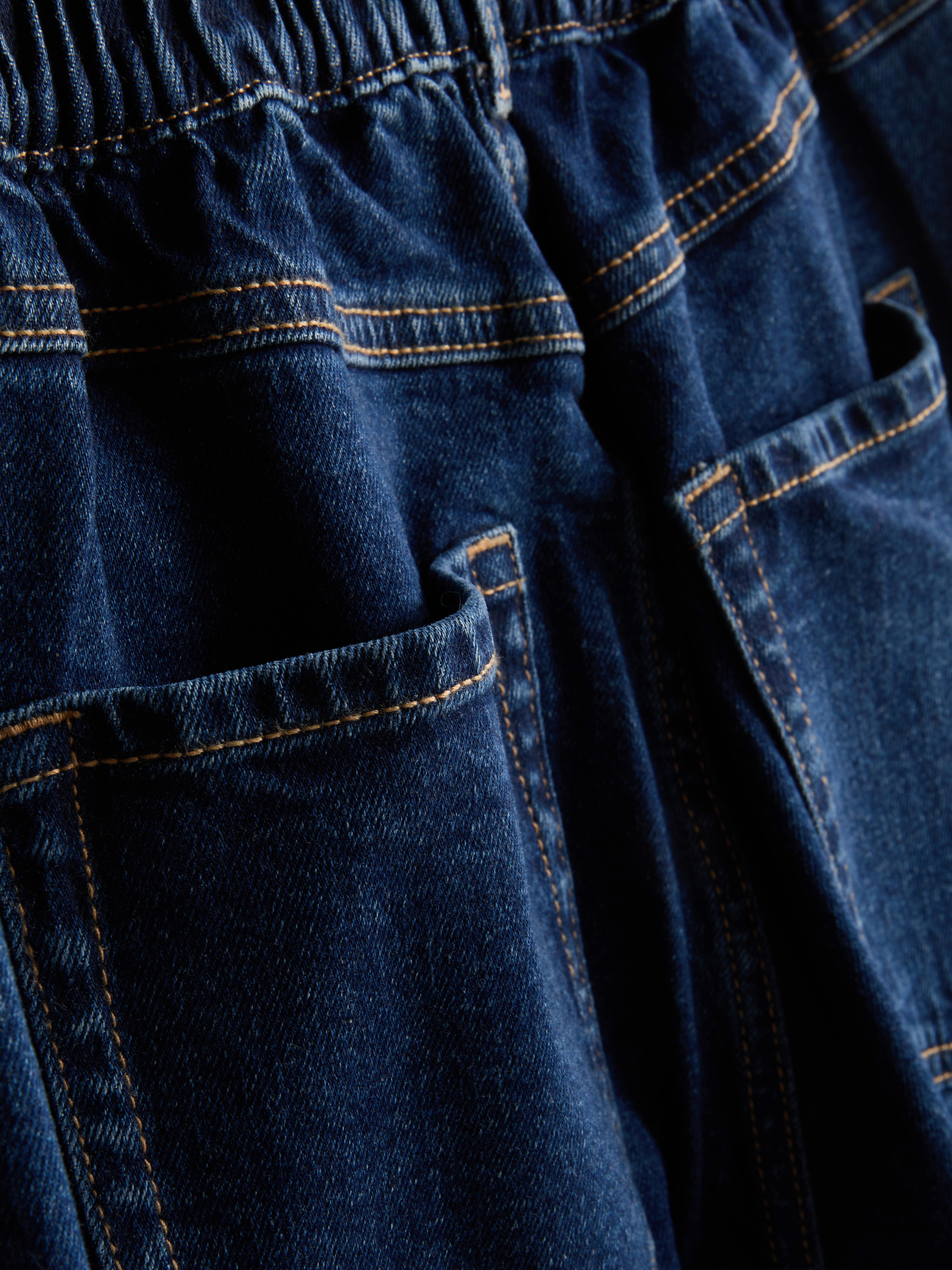 Denim-Jeans mit hohem Bund und konischer Form
