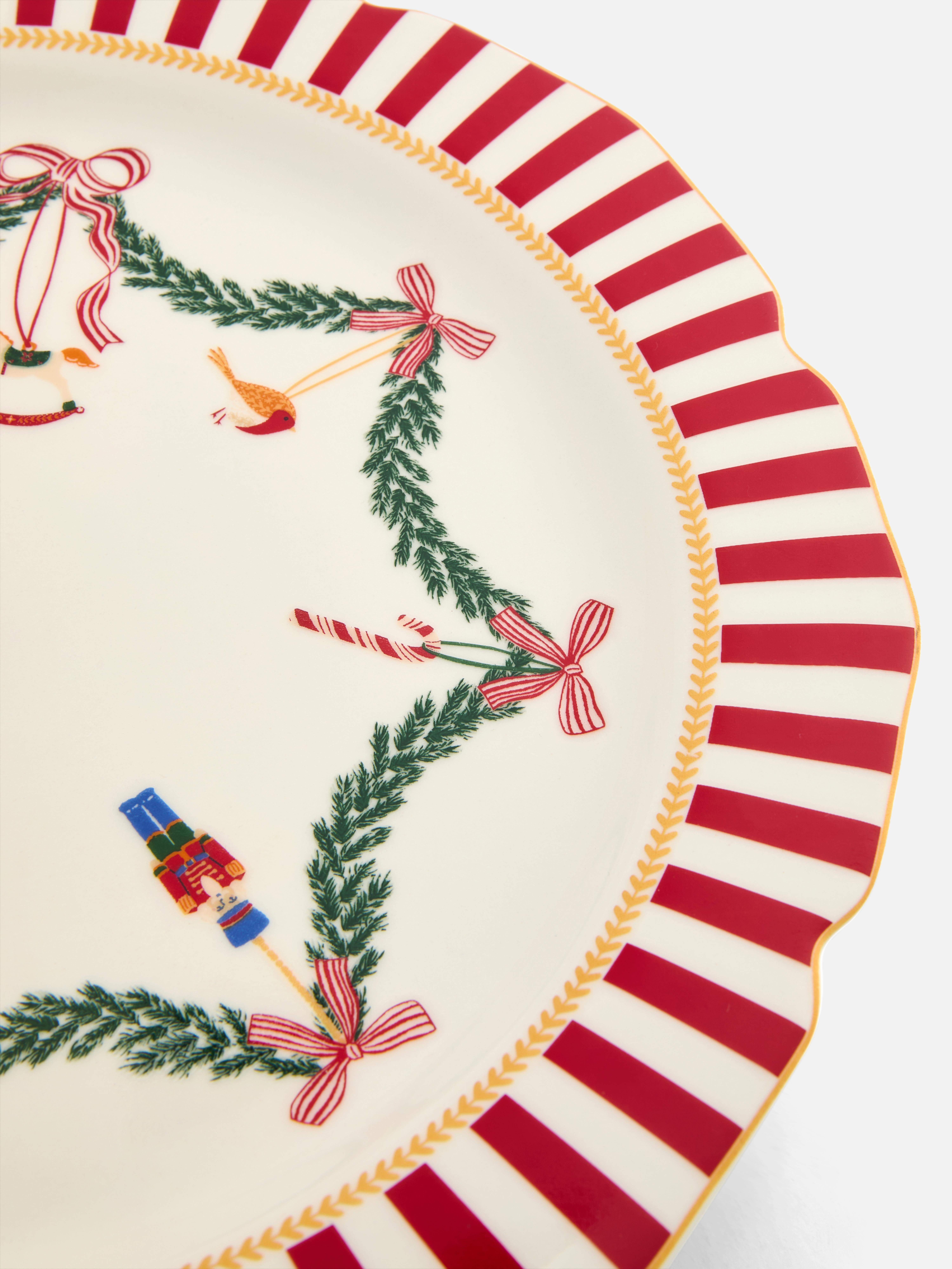 Scalloped Edge Christmas Dinner Plate