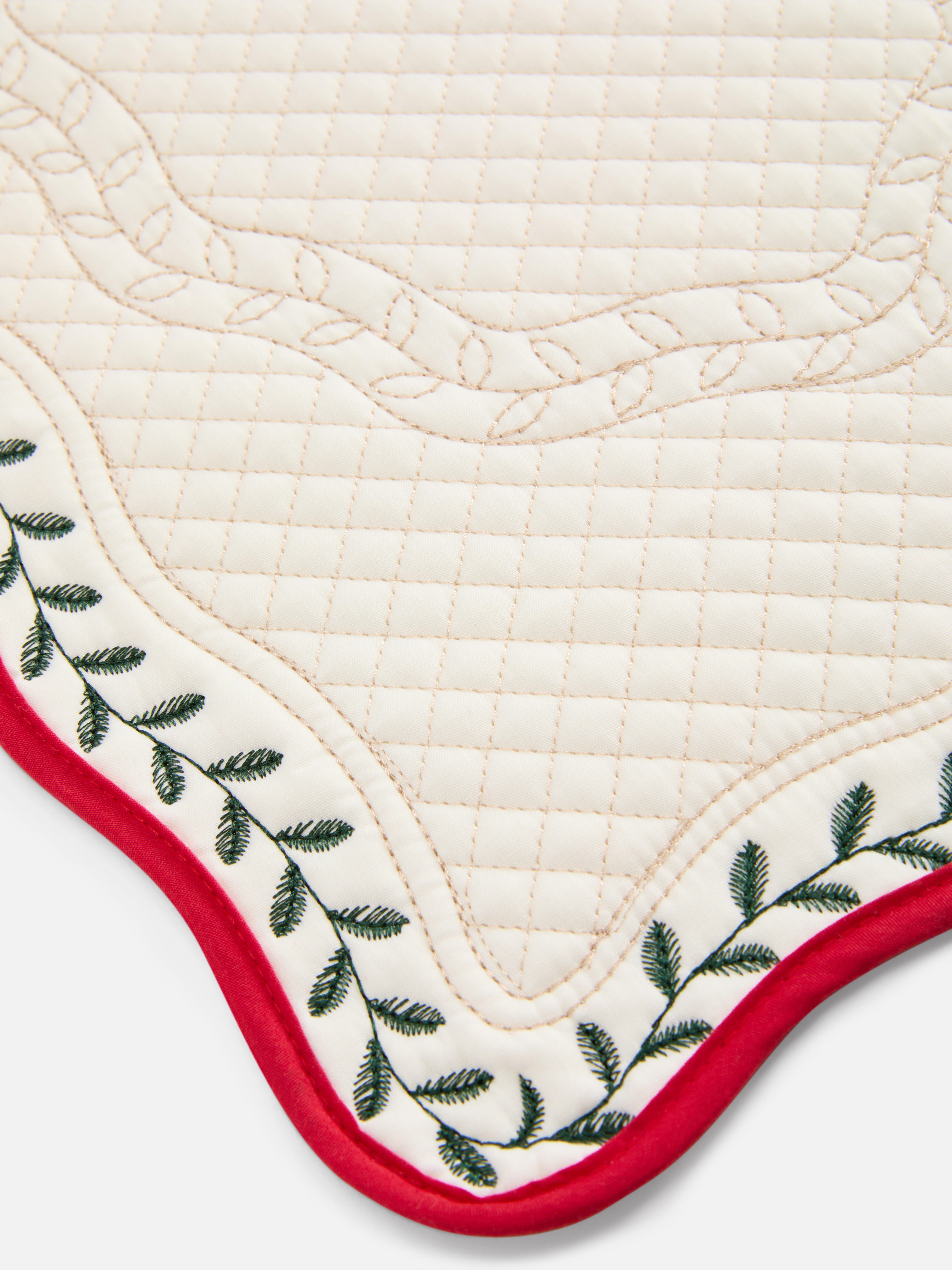 Christmas Wreath Scalloped Placemat