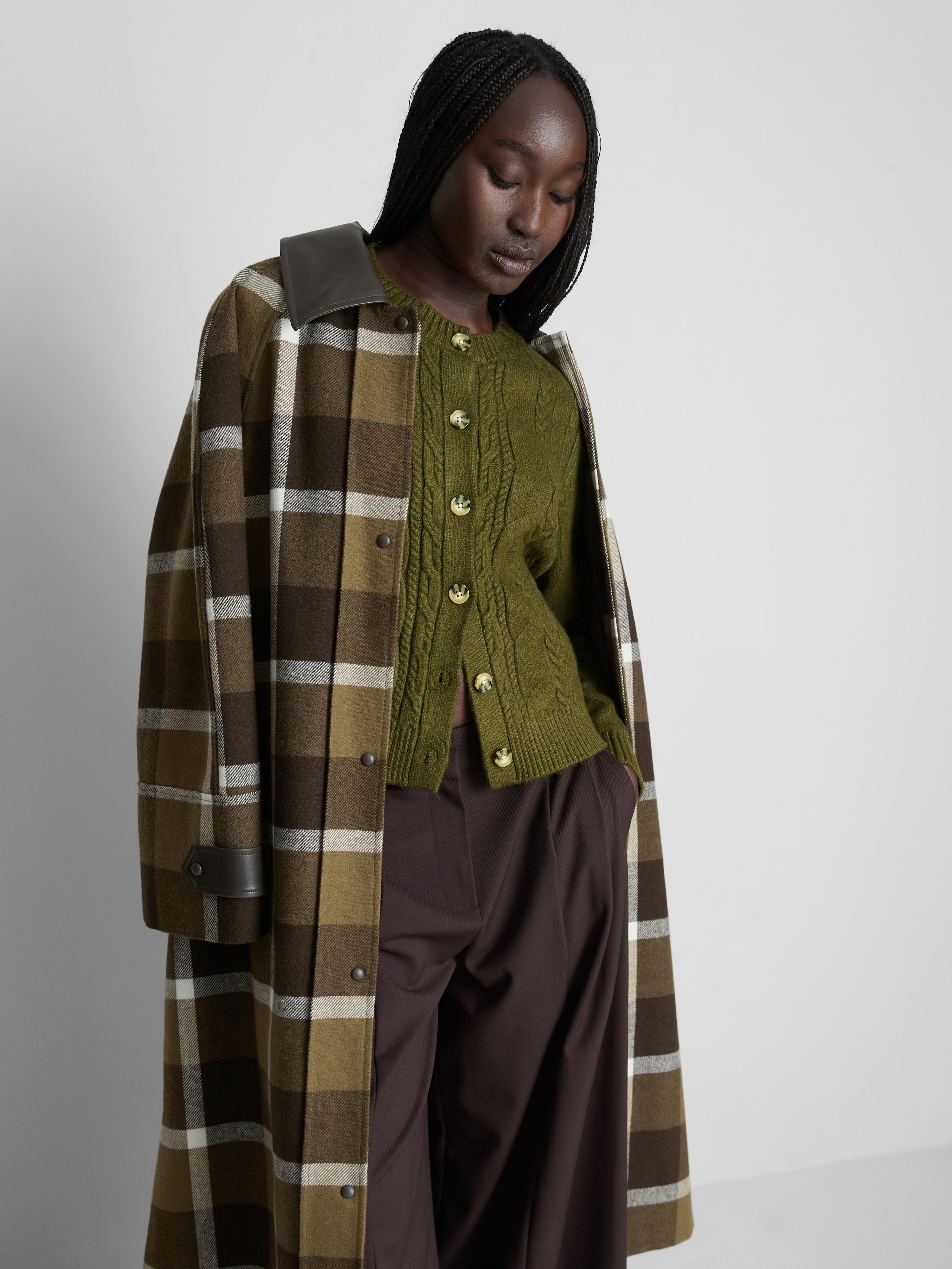 Gilet à col ras-du-cou en maille torsadée