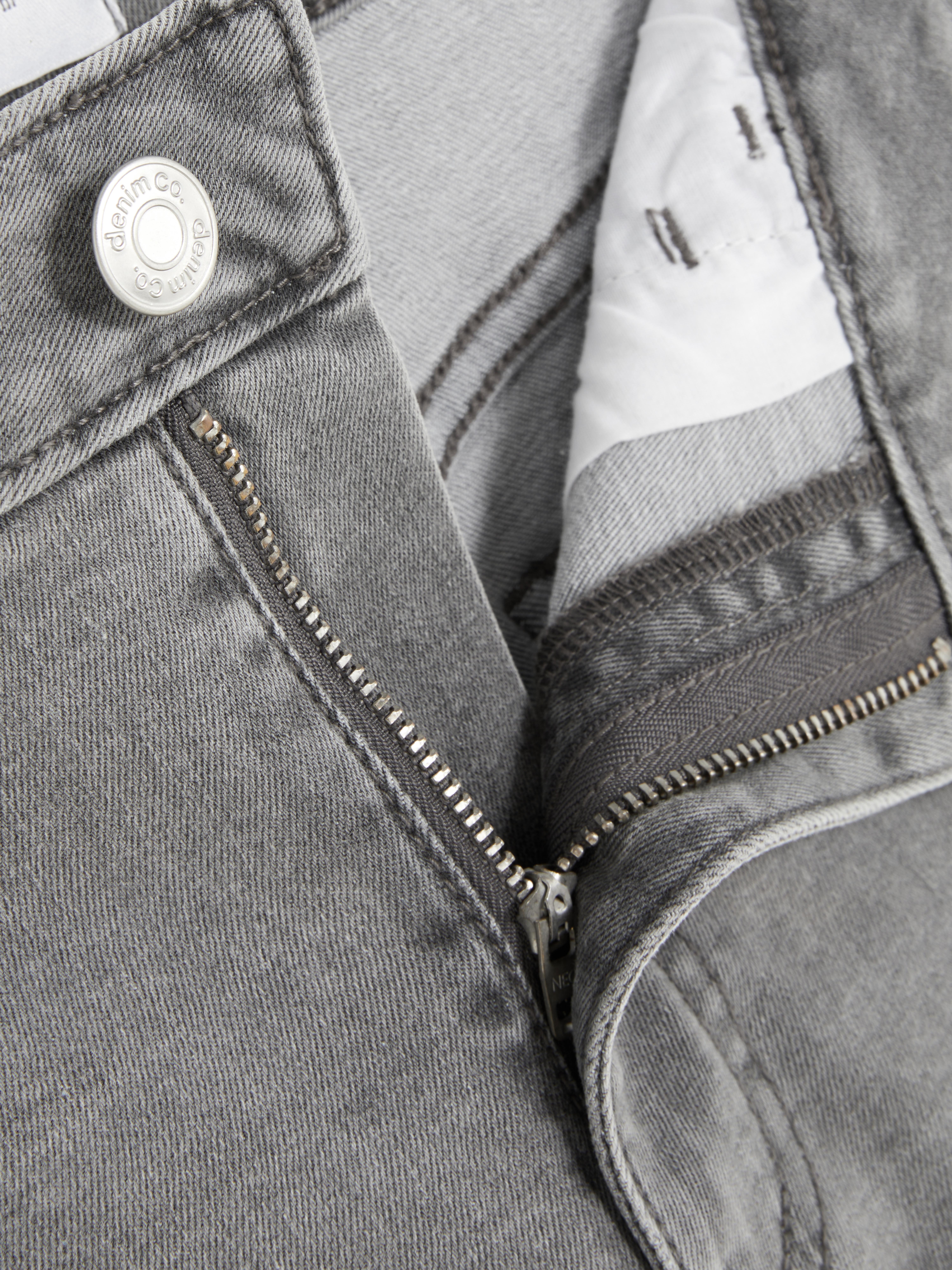 MAJOR FIND | Mid-Rise Flared Leg Jeans | Short - Long Lengths