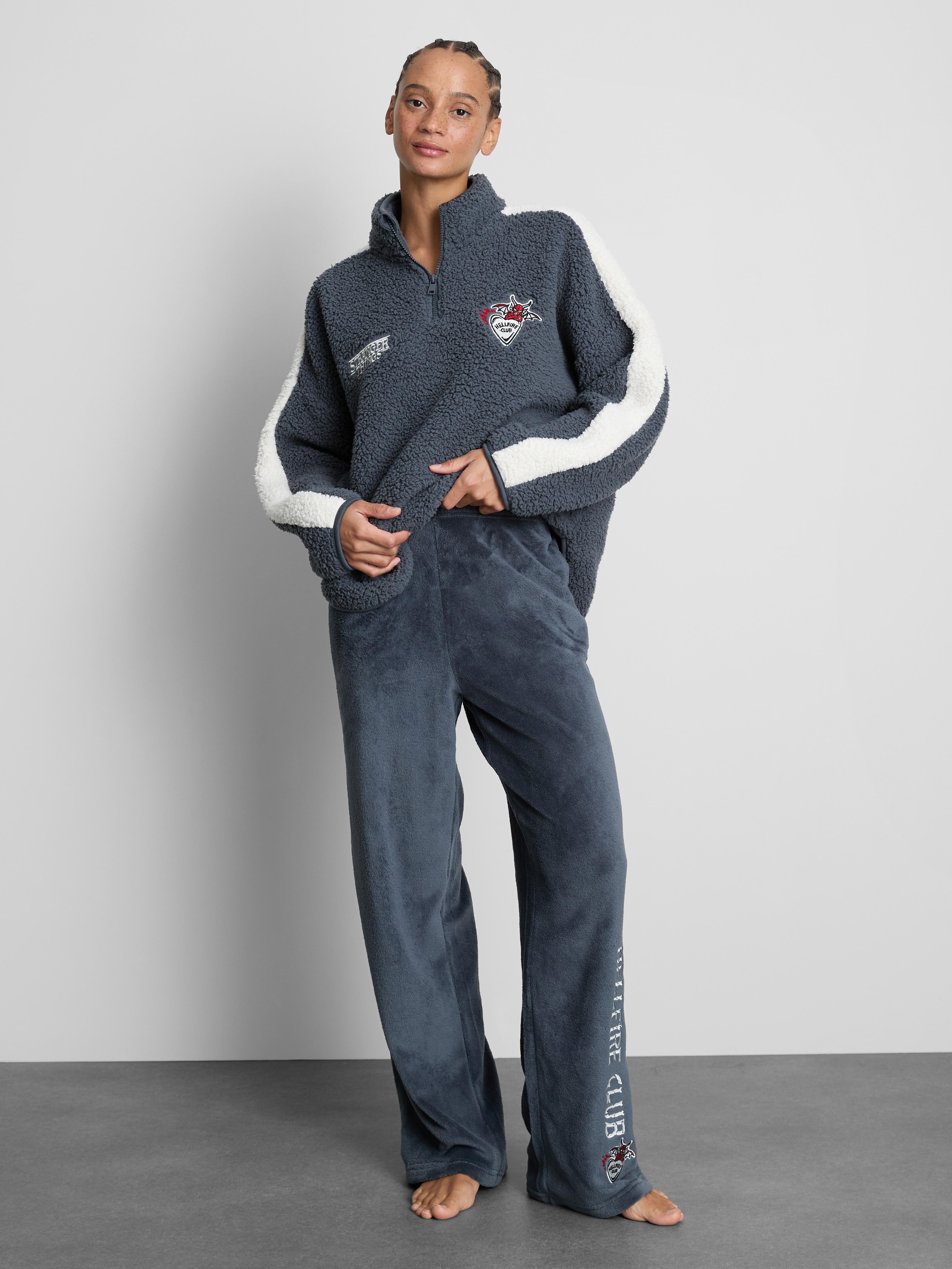 „Stranger Things“ Schlafanzugtop aus Fleece