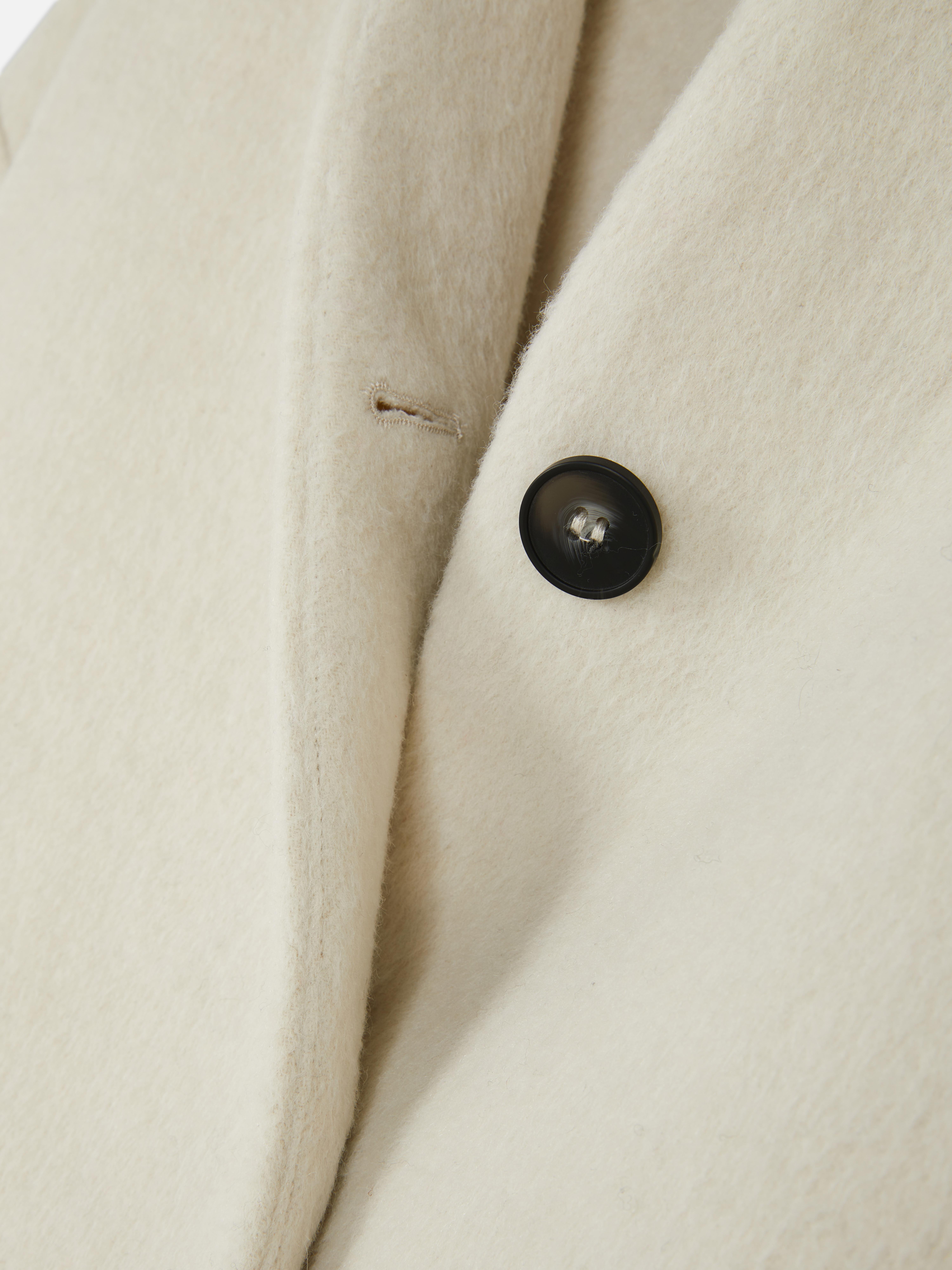 Chaqueta sin cuello cuadrada de The Edit