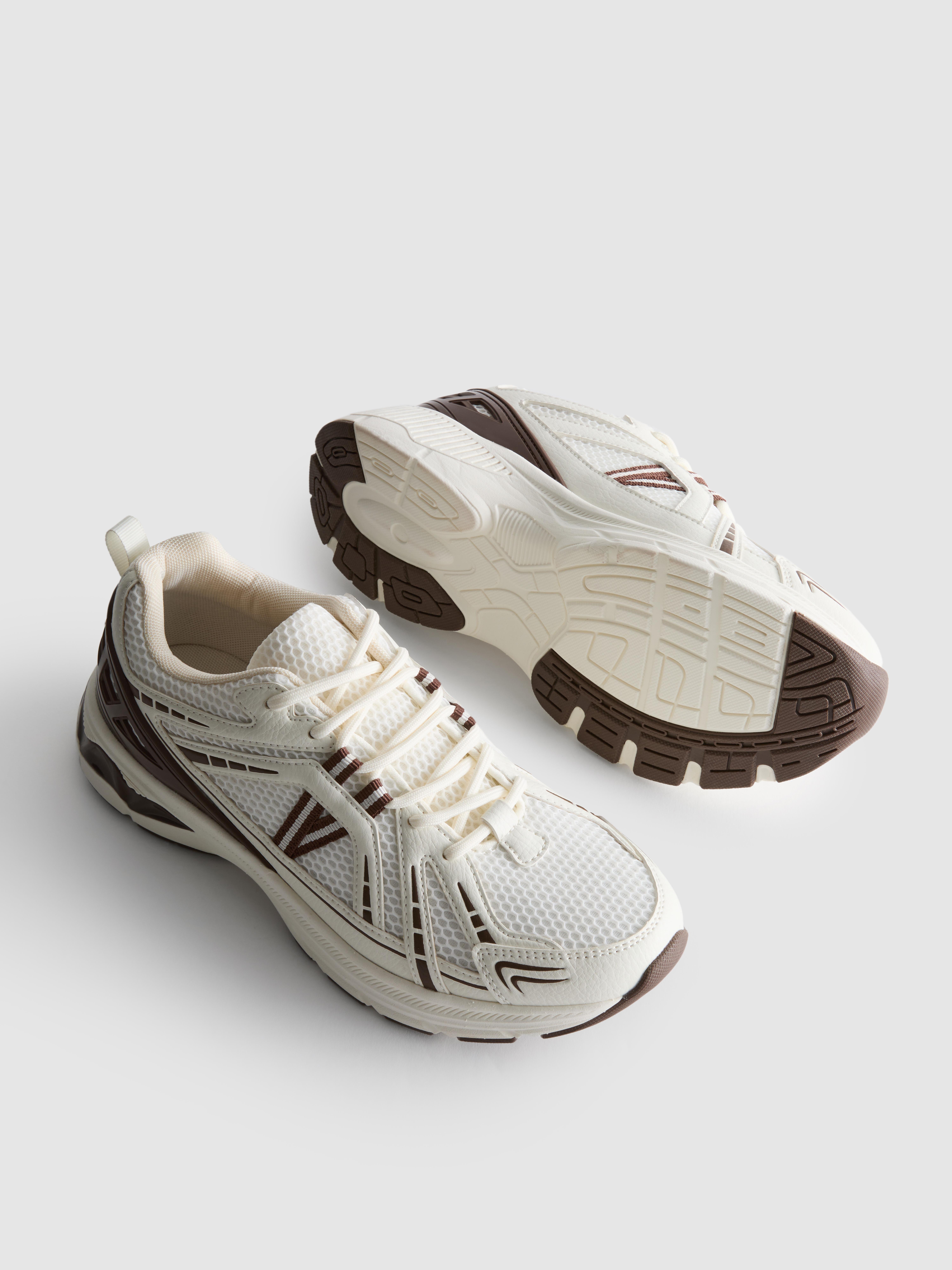 Sneakers van mesh met dikke zolen