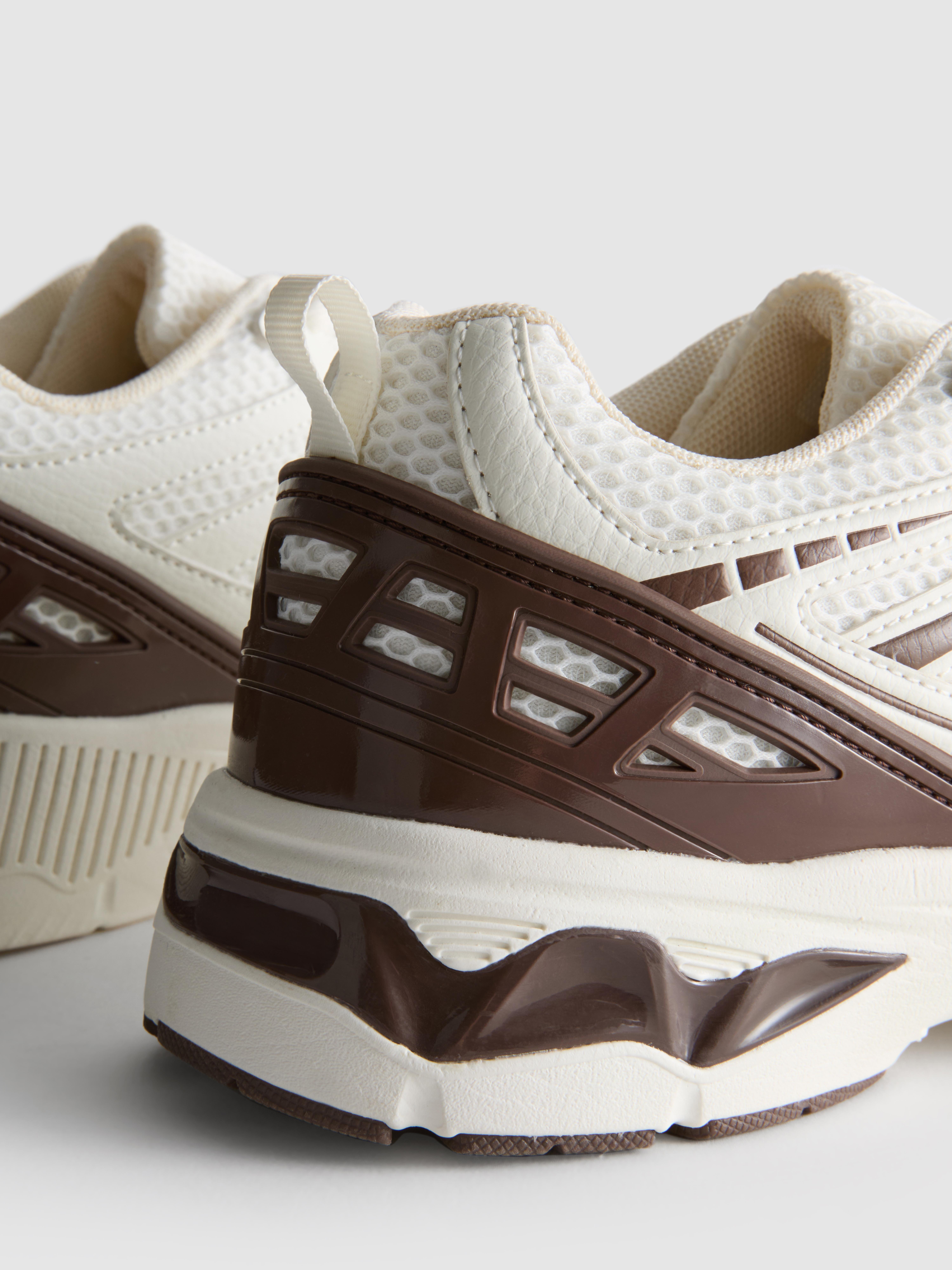 Sneakers van mesh met dikke zolen