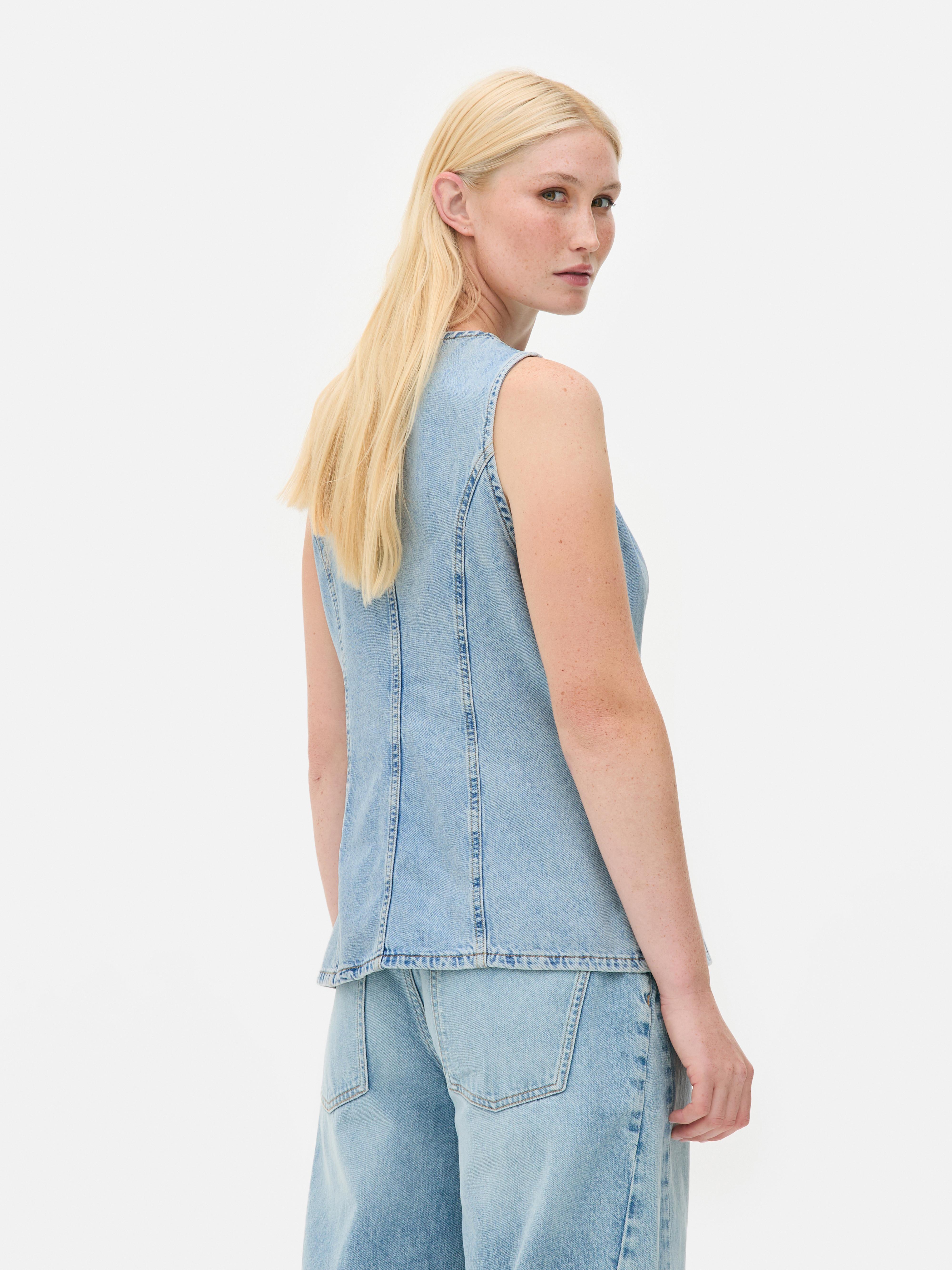Gilet in denim con spacco sull'orlo