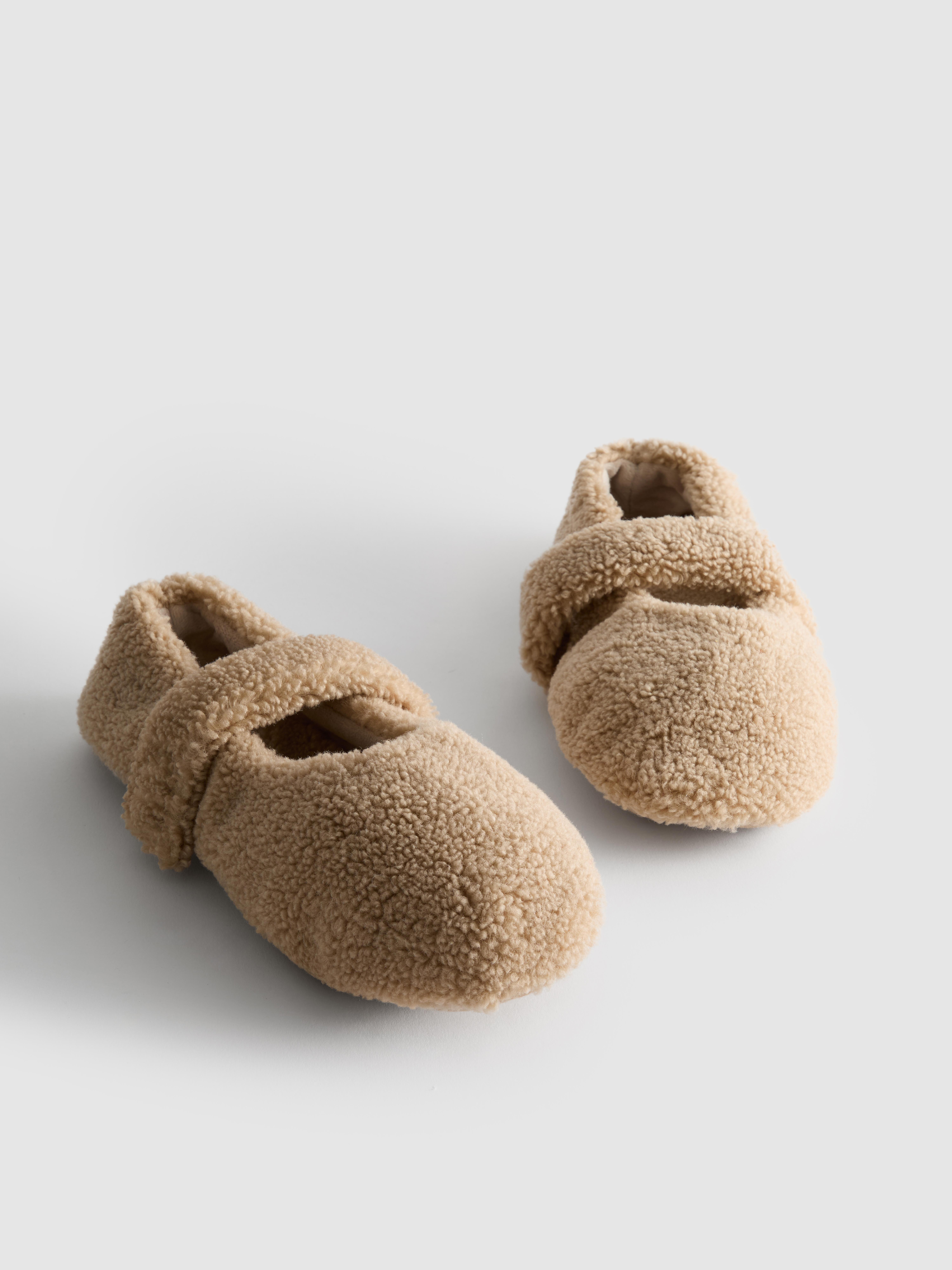 1 pereche de șosete tip papuci din borg