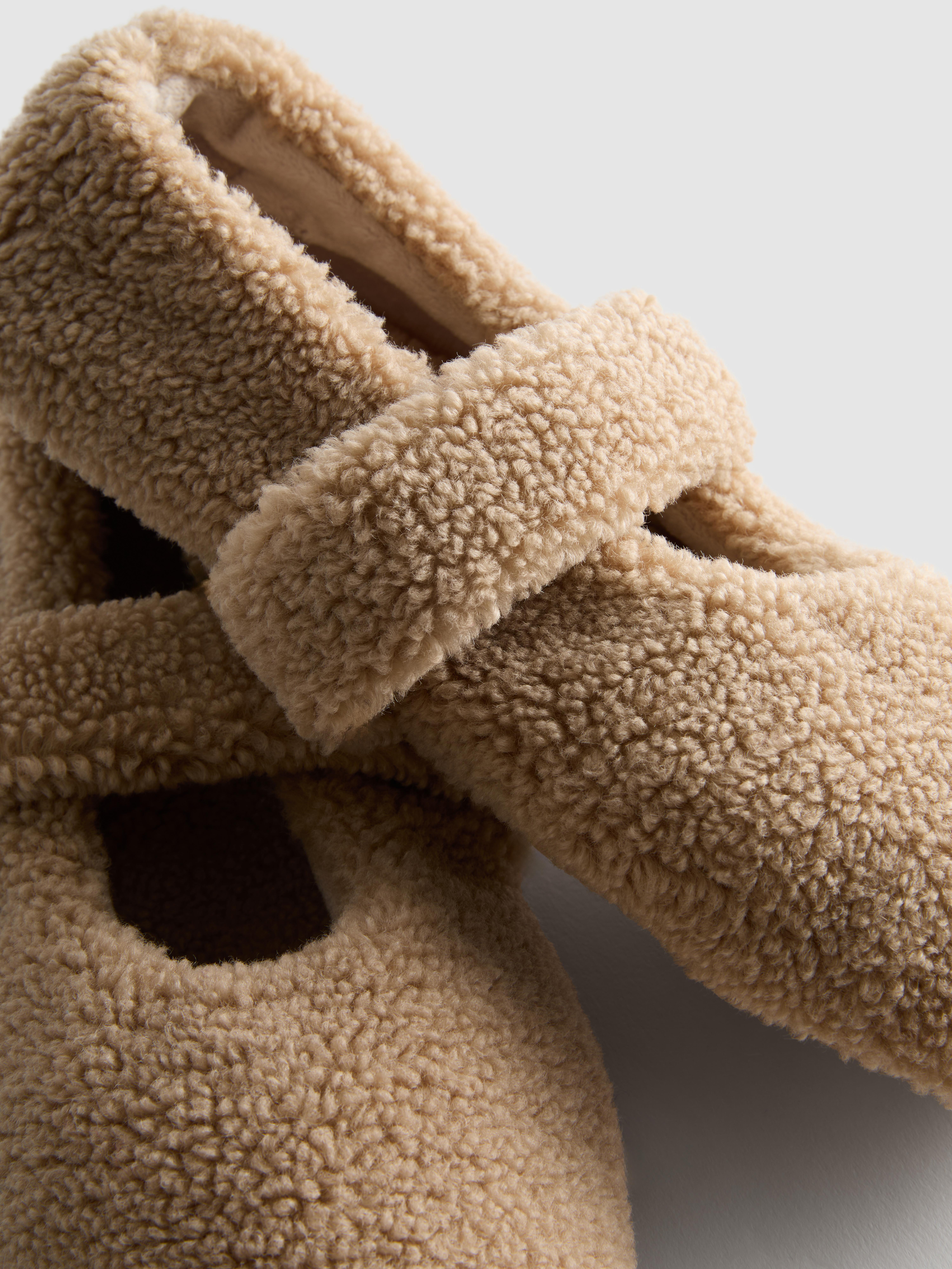 1 pereche de botoșei din borg