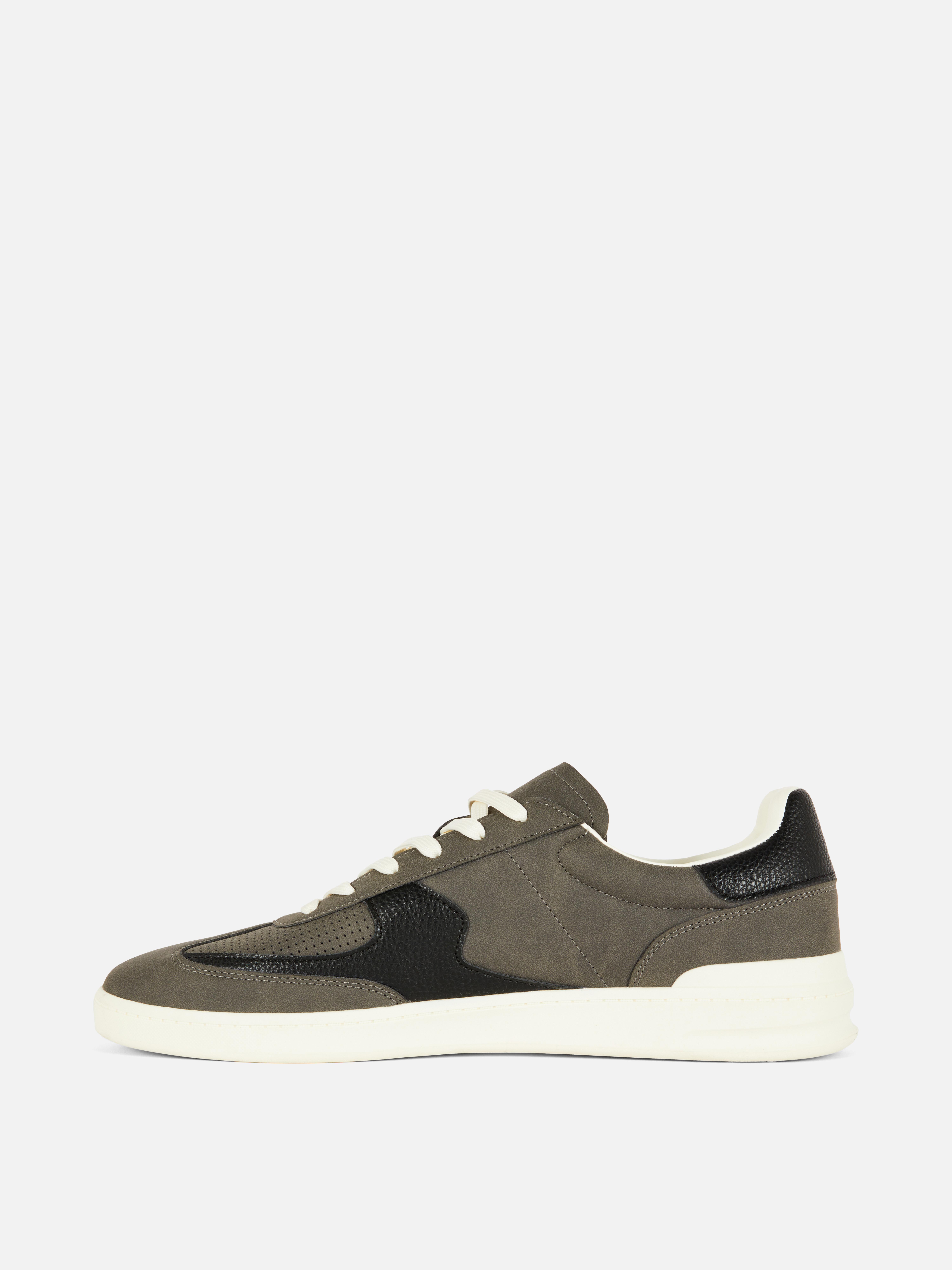 Low-Top Skate Shoes