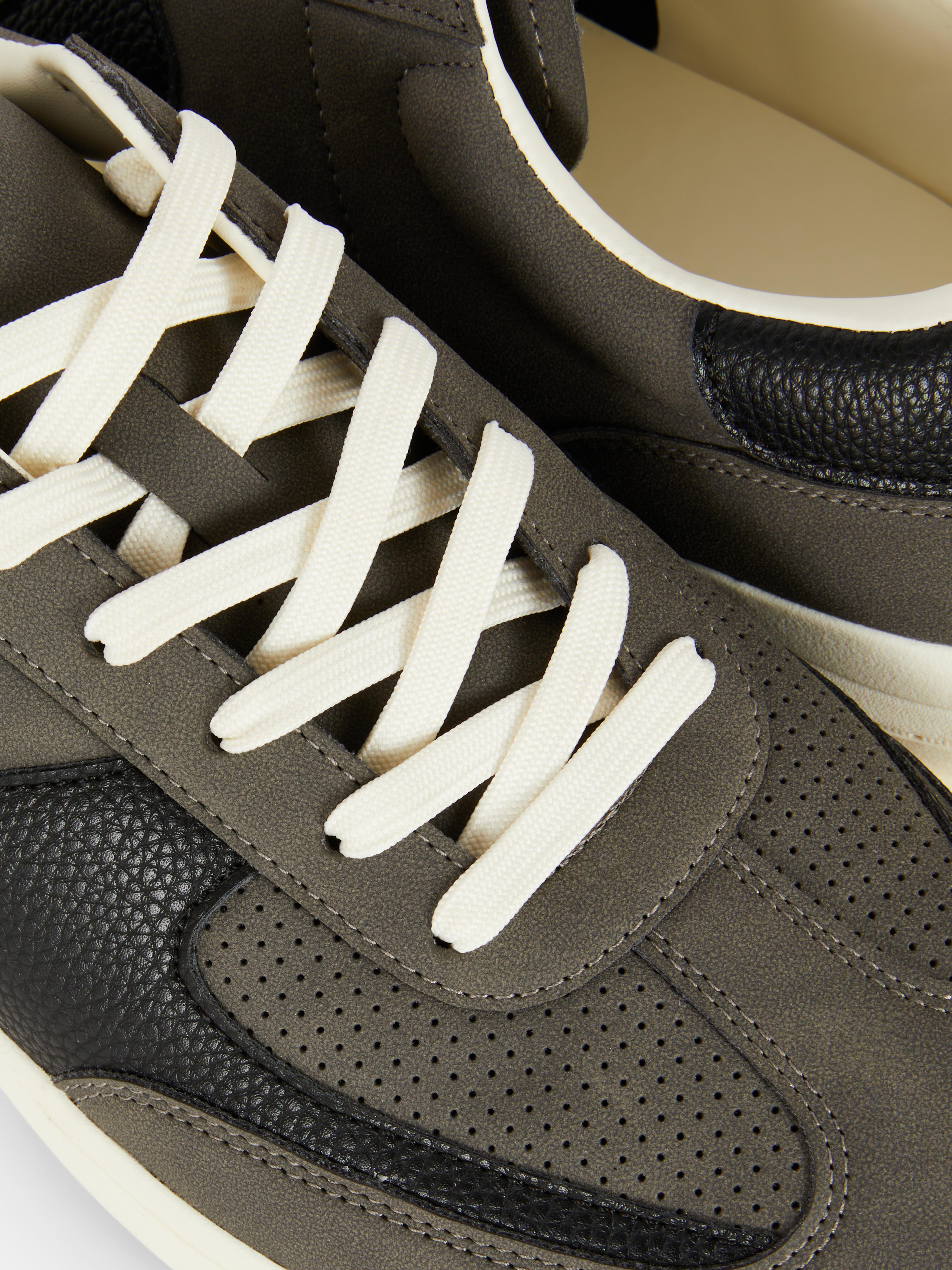 Low-Top Skate Shoes
