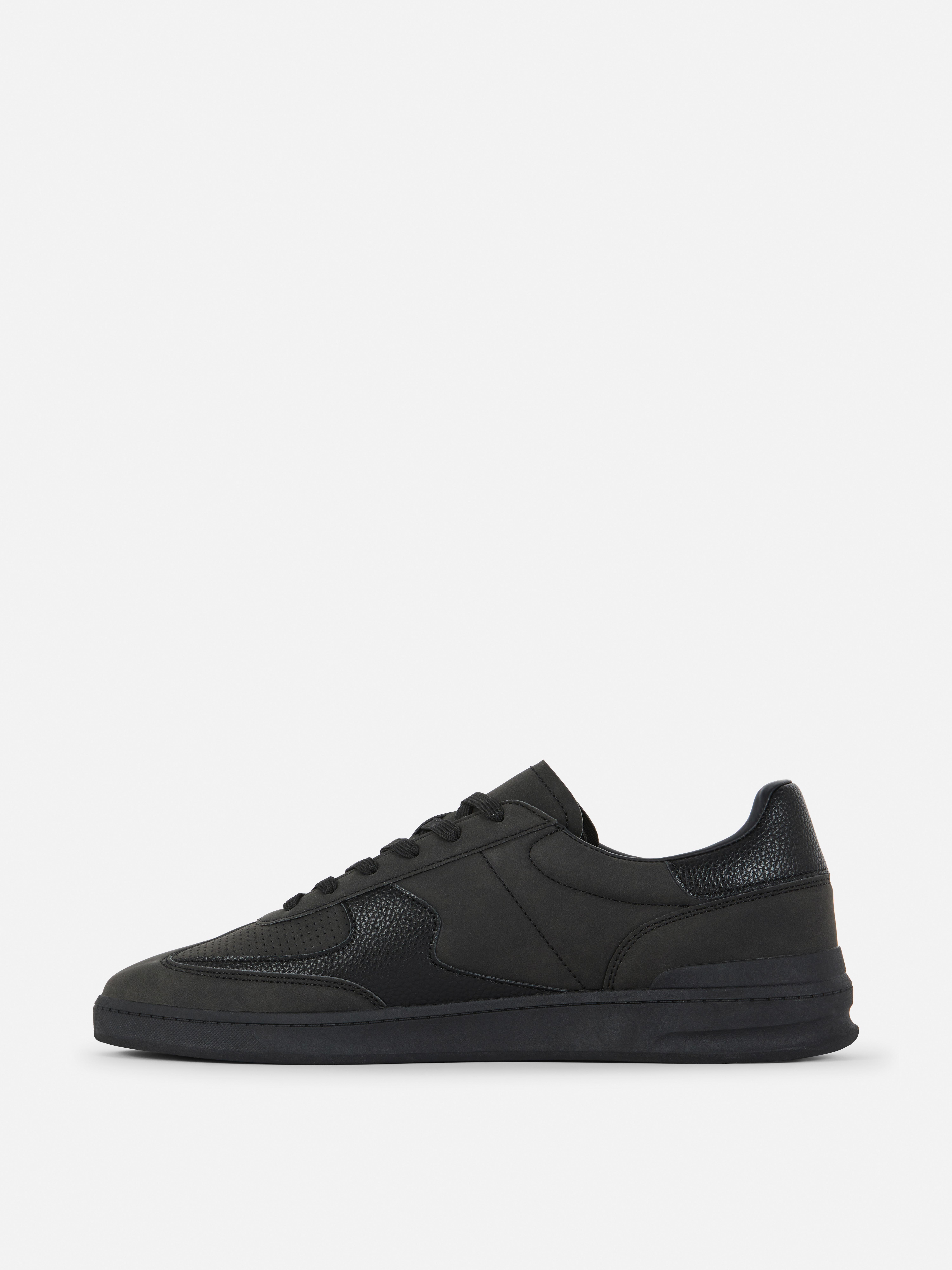 Low-Top Skate Shoes