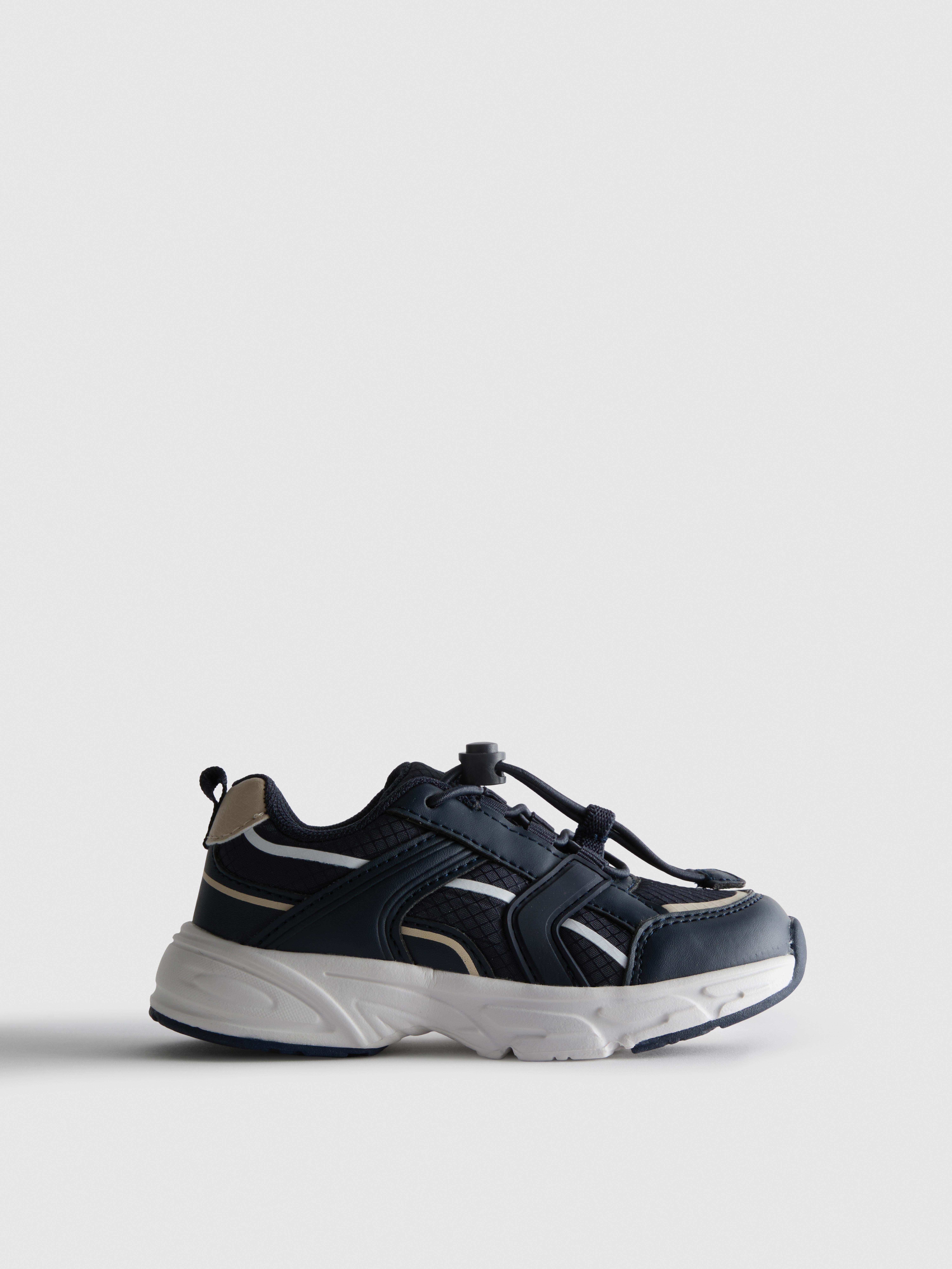 Ténis sola grossa fecho