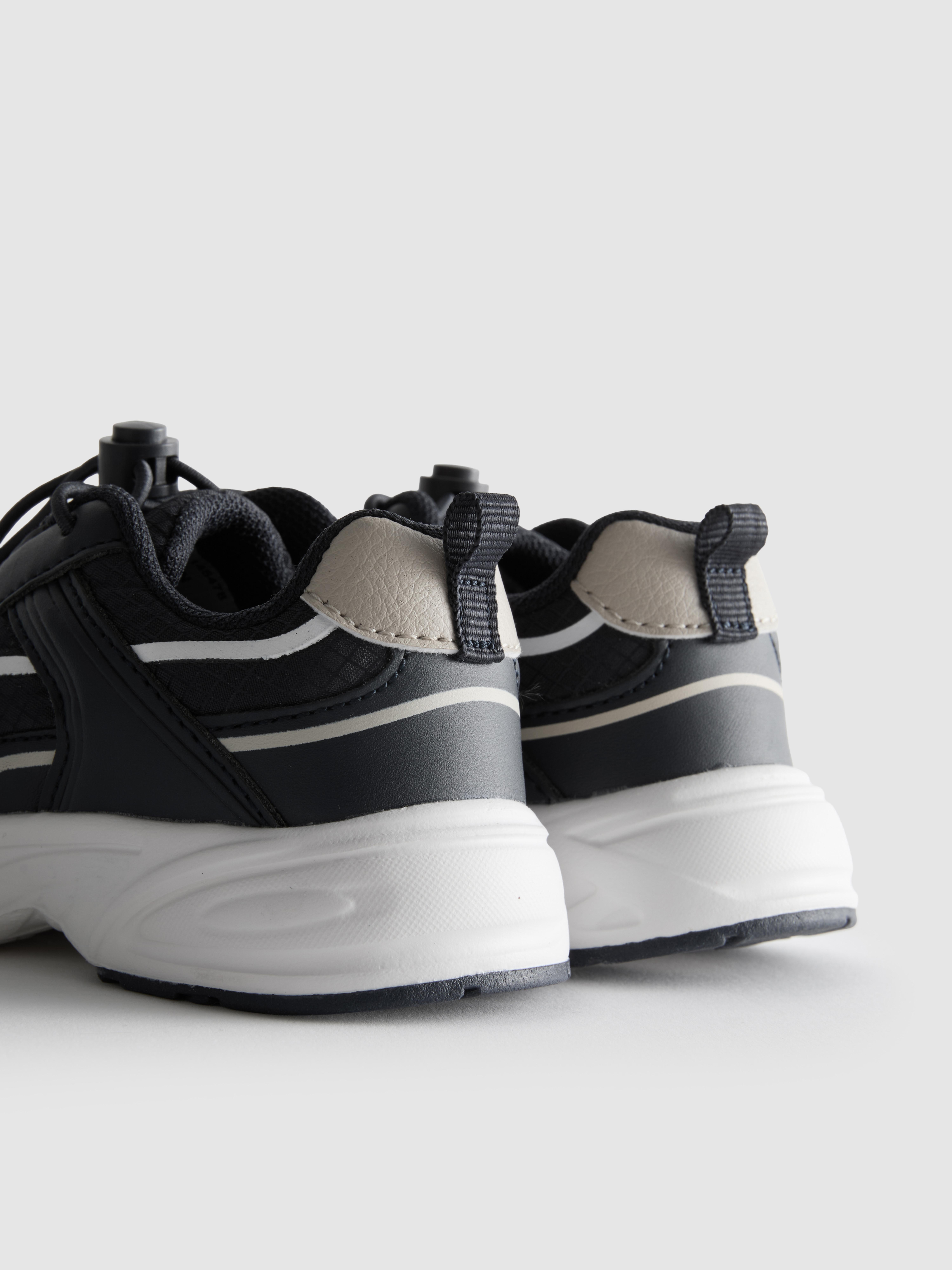 Ténis sola grossa fecho