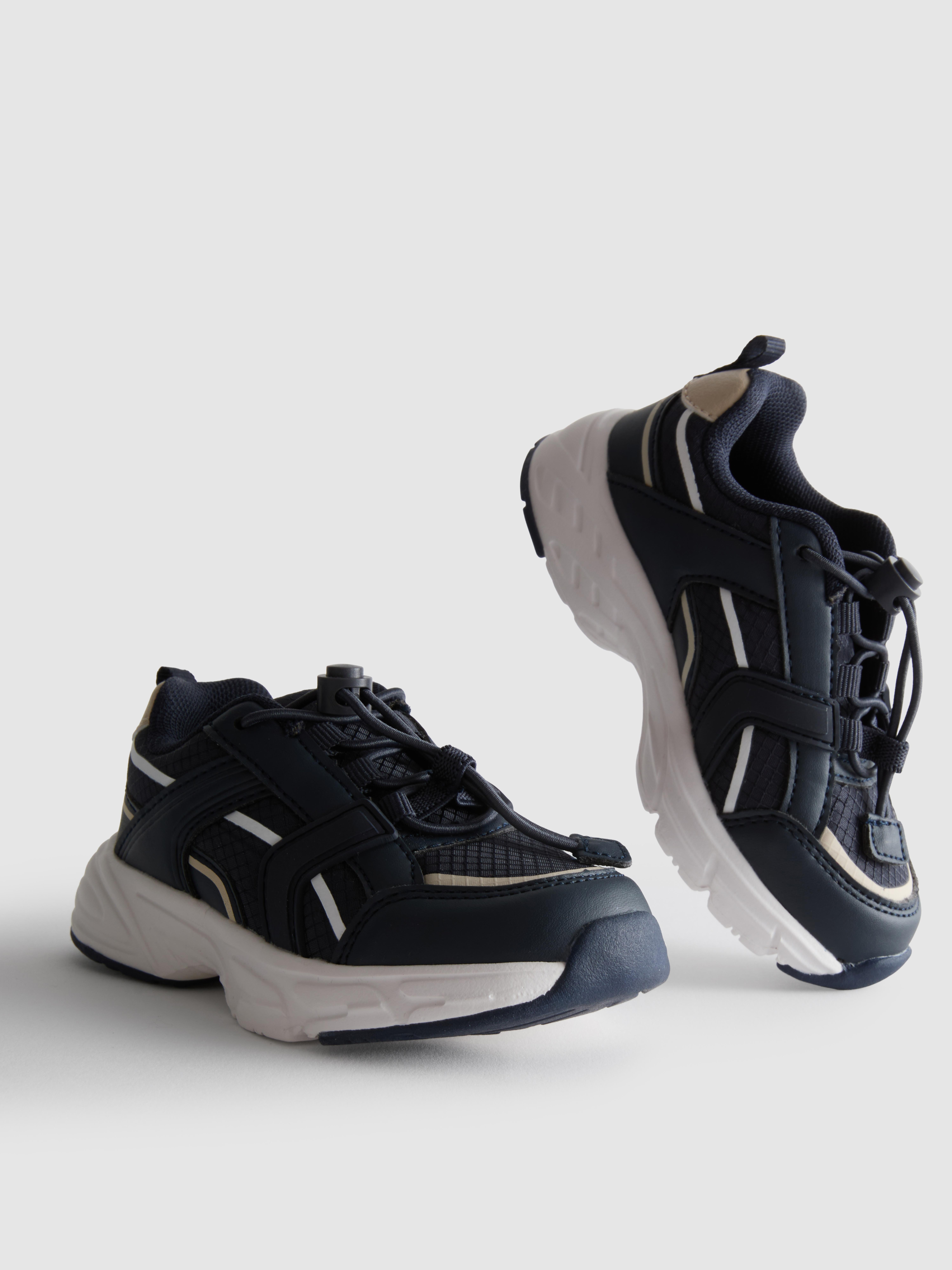 Ténis sola grossa fecho