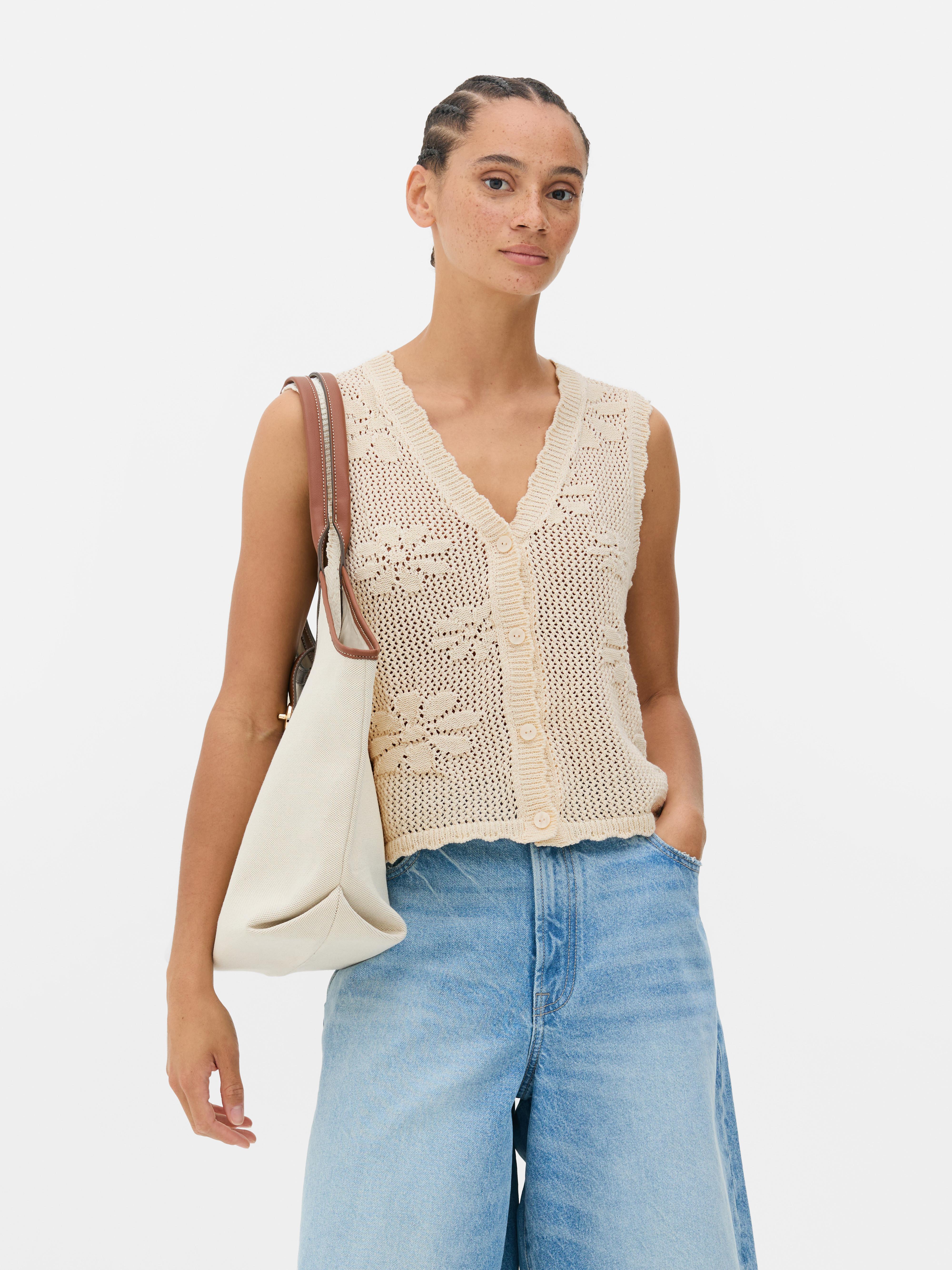 Gilet con fiori all'uncinetto