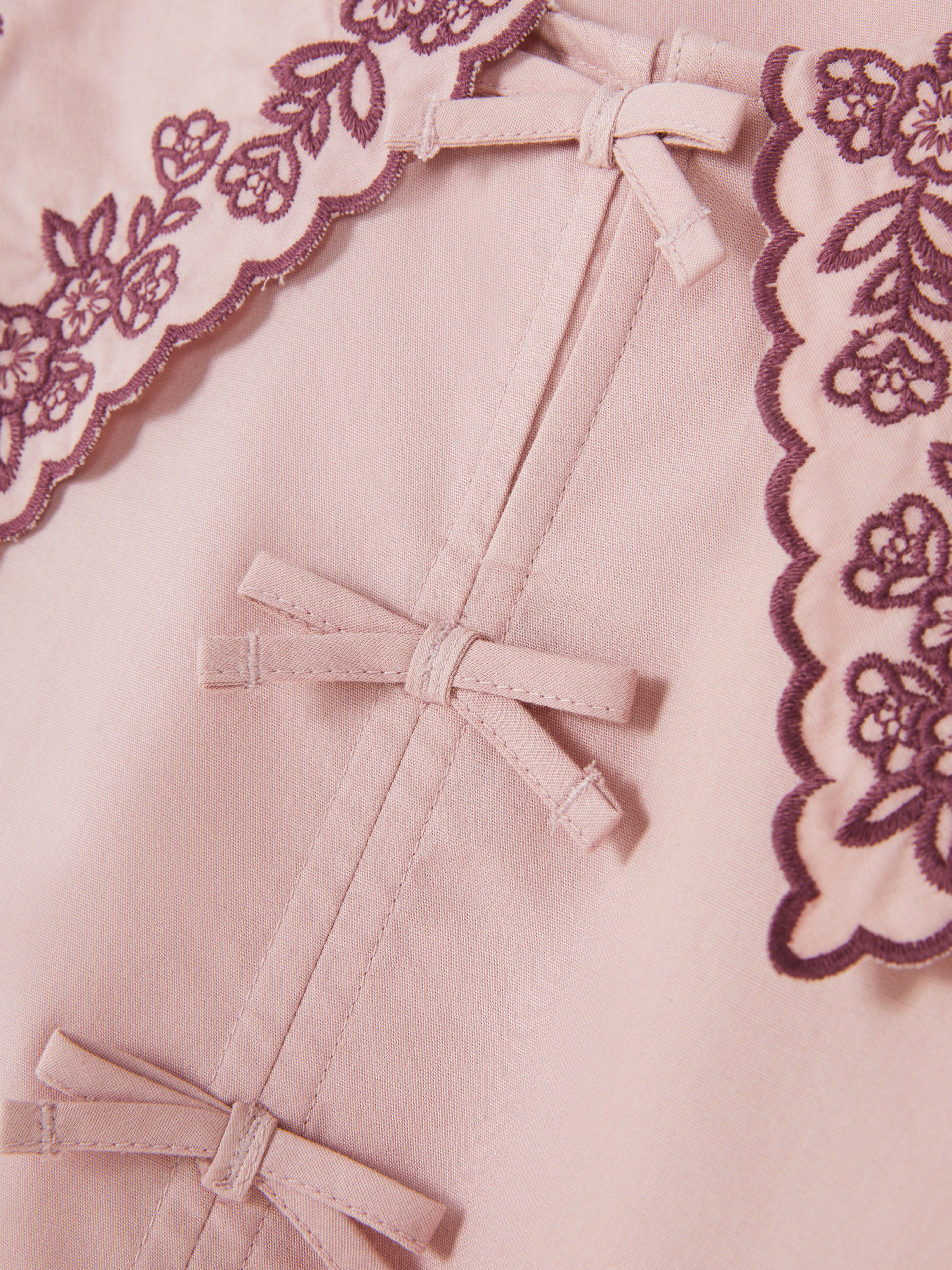 7-15 años | Blusa con cuello bordado floral