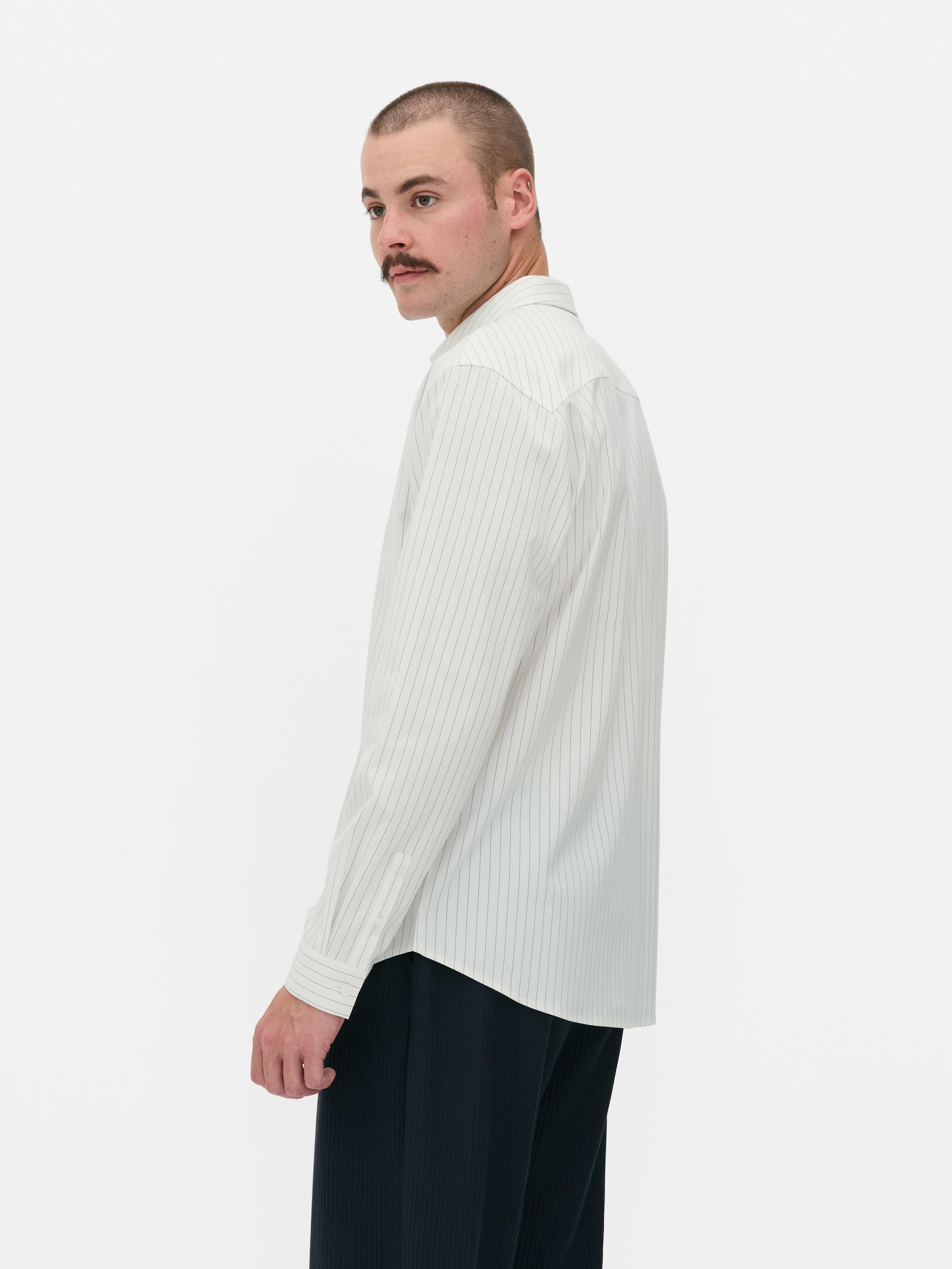 Chemise à manches longues et rayures fines