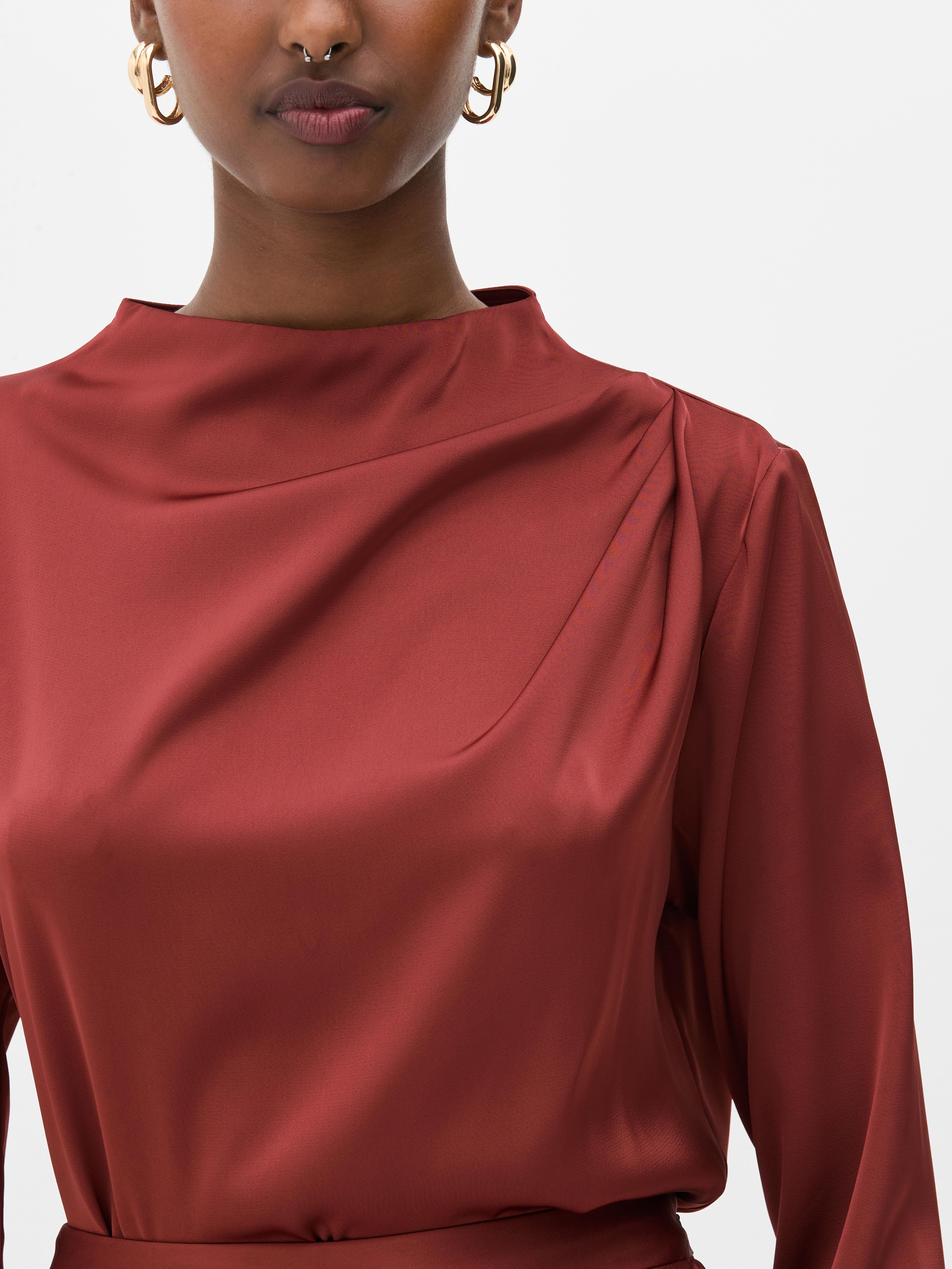 Blusa de satén drapeada