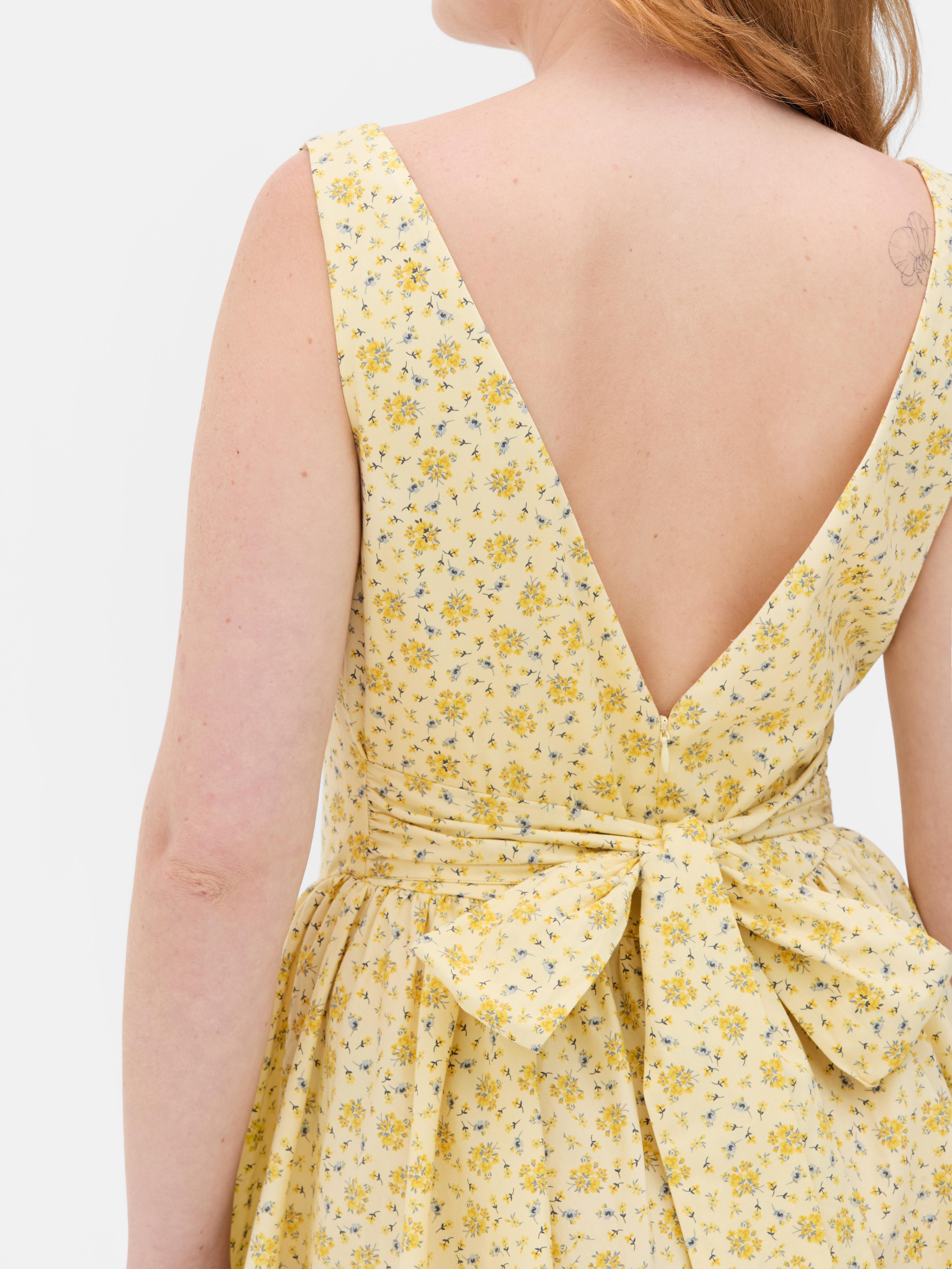Rochie mini în stil corset cu fundă
