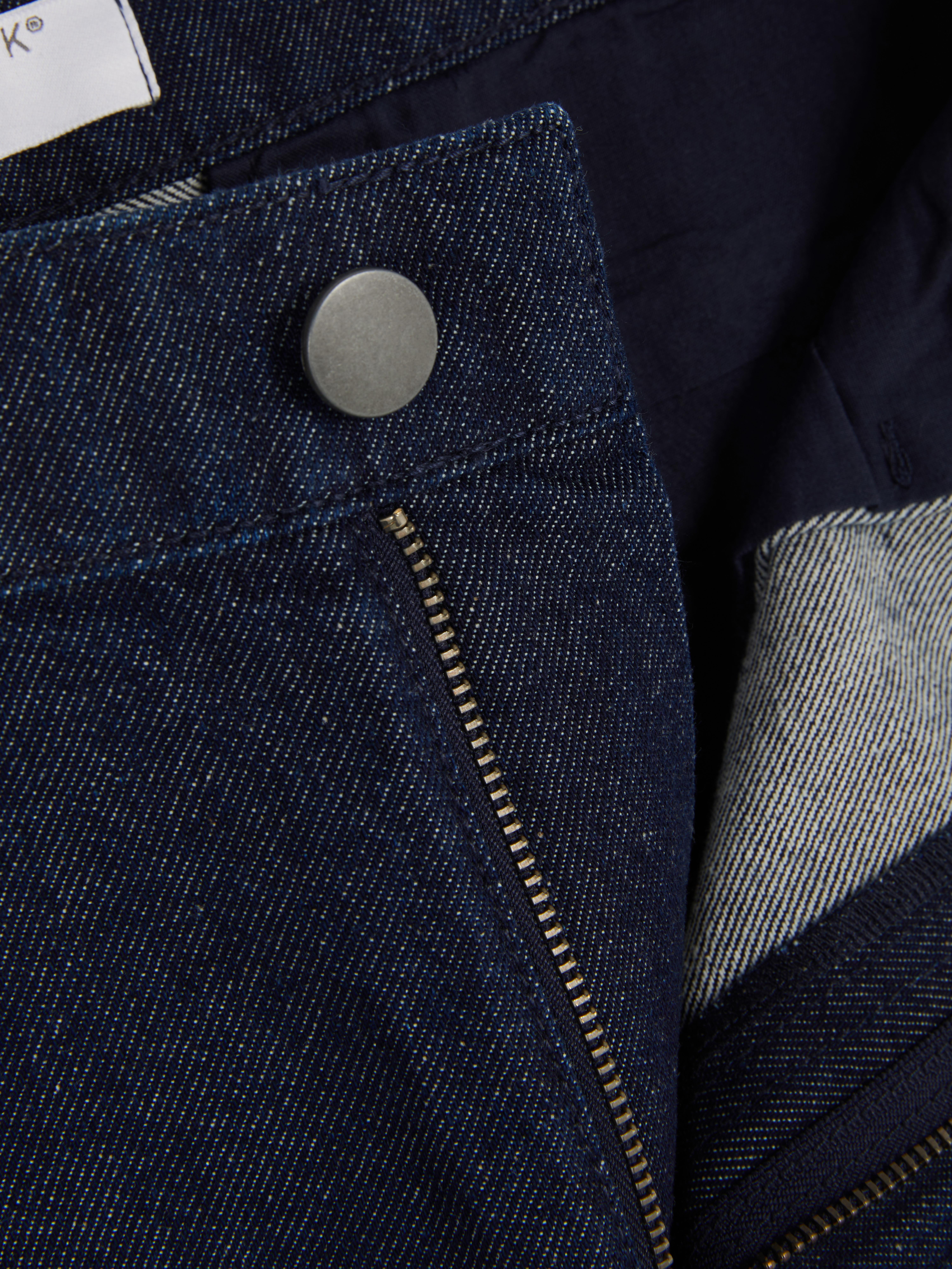 Mid-Rise Baggy Jeans