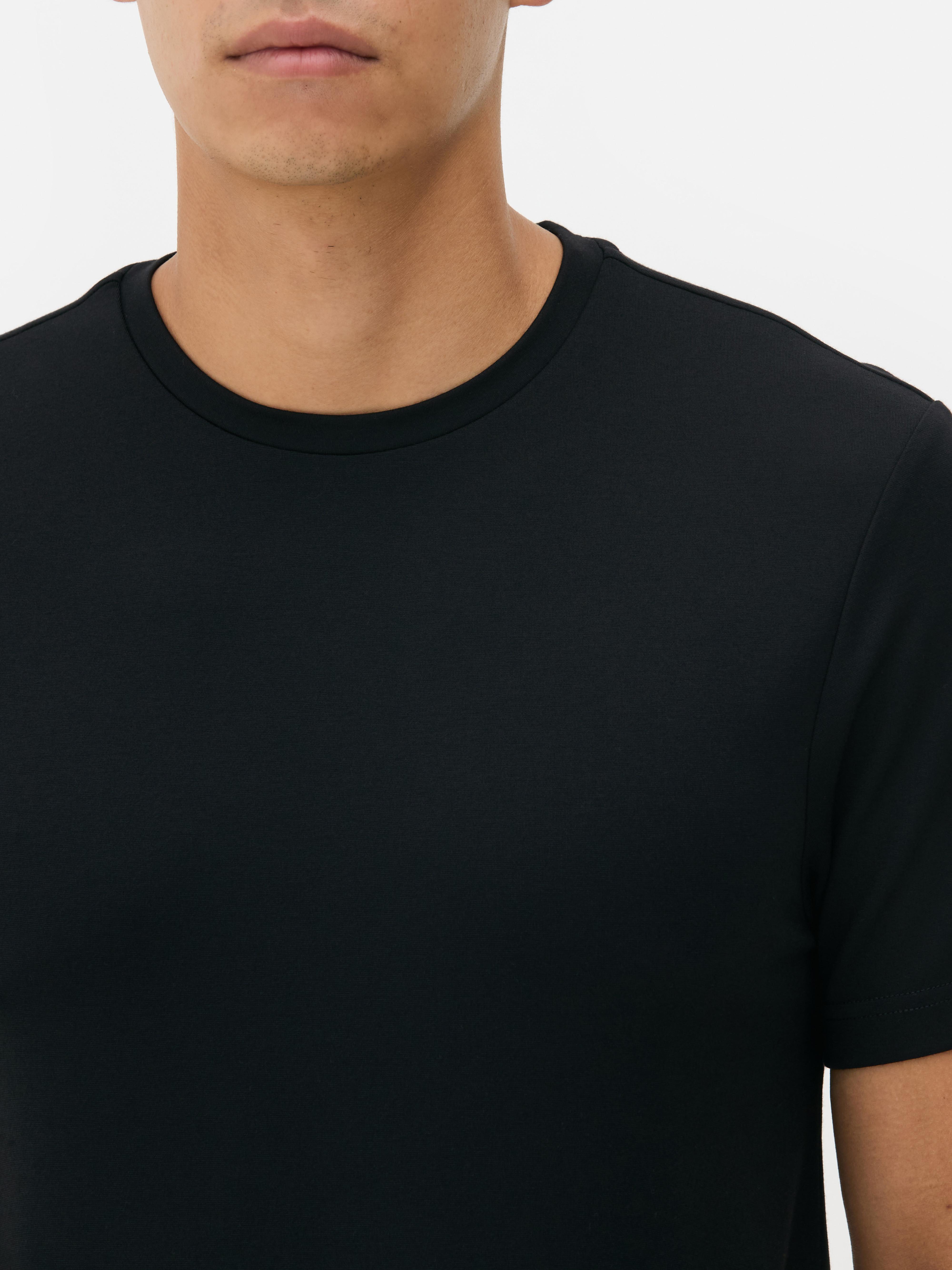 Camiseta de manga corta y corte entallado