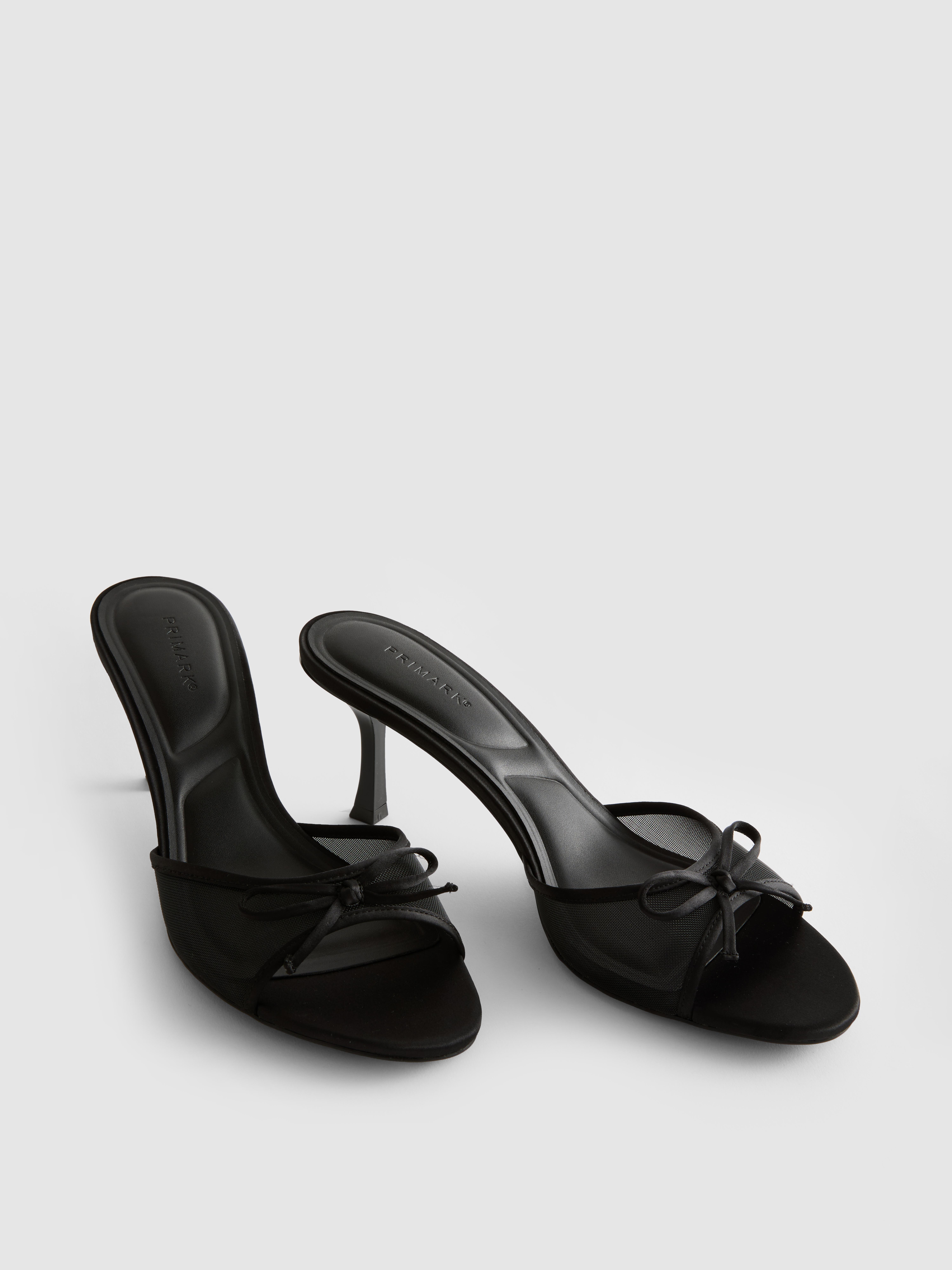 Mules mit Netzstoffriemen und Schleife