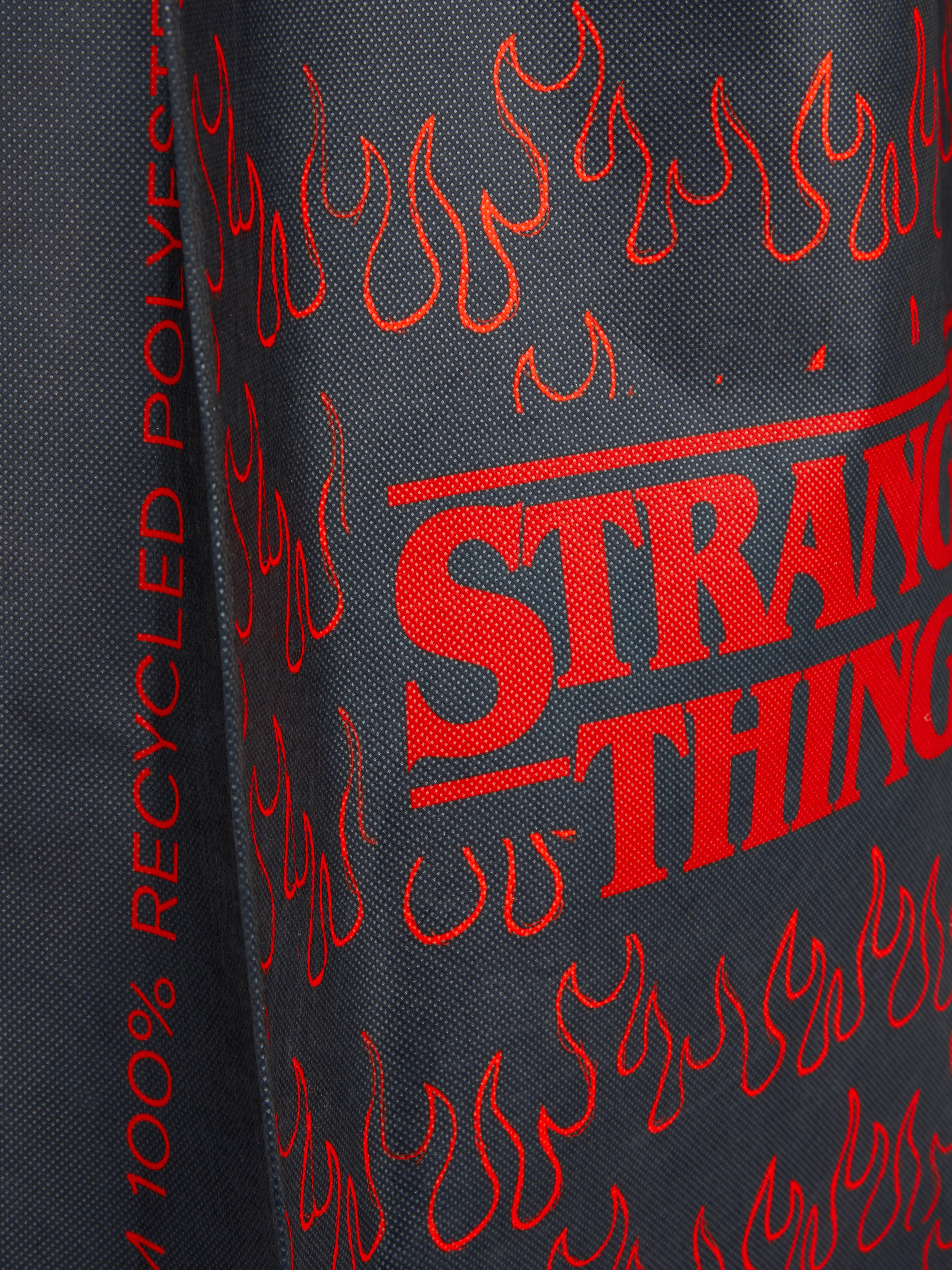 Tragetasche mit „Stranger Things“ Logo