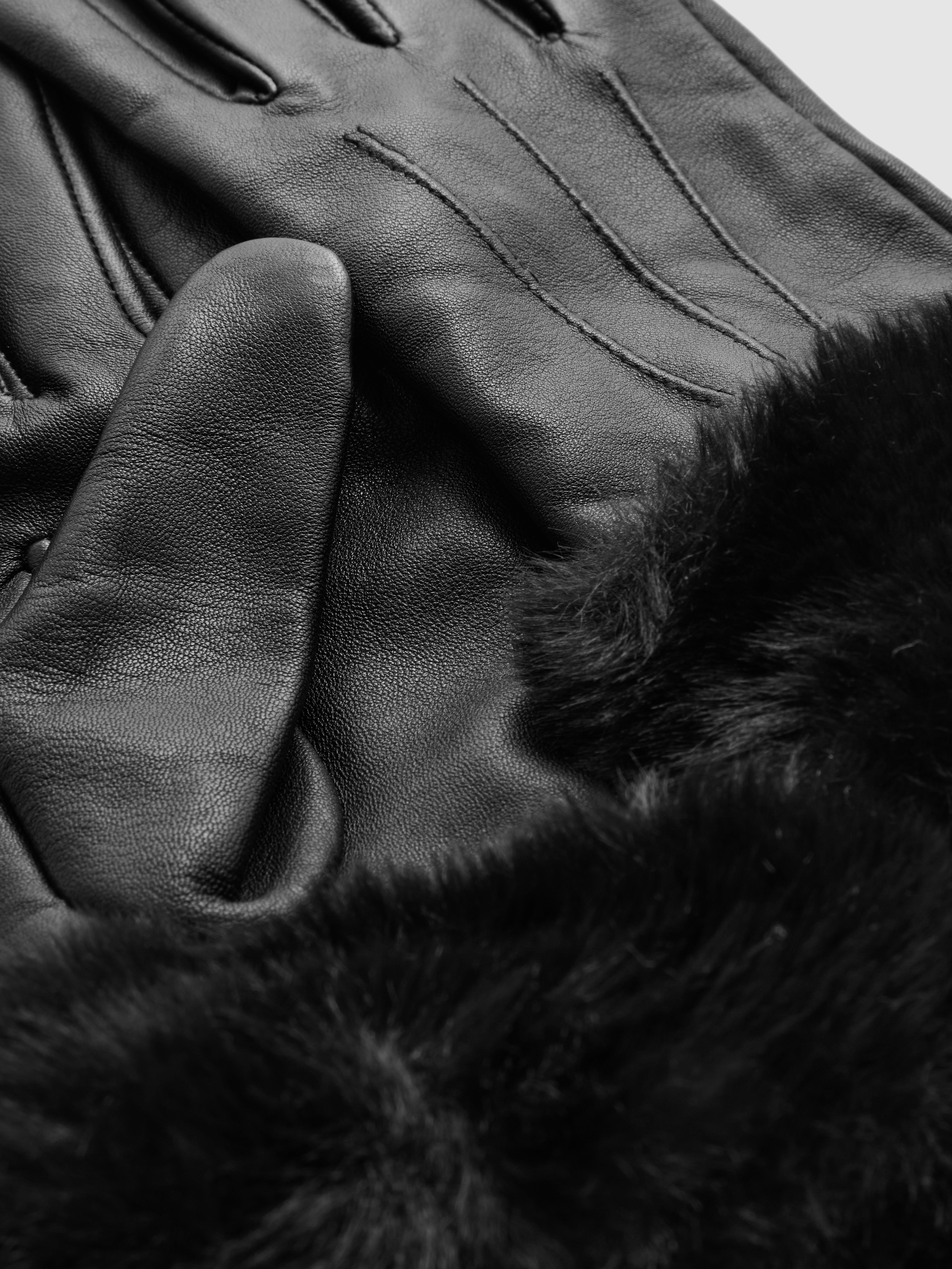 Kožené rukavice lemované kožešinou