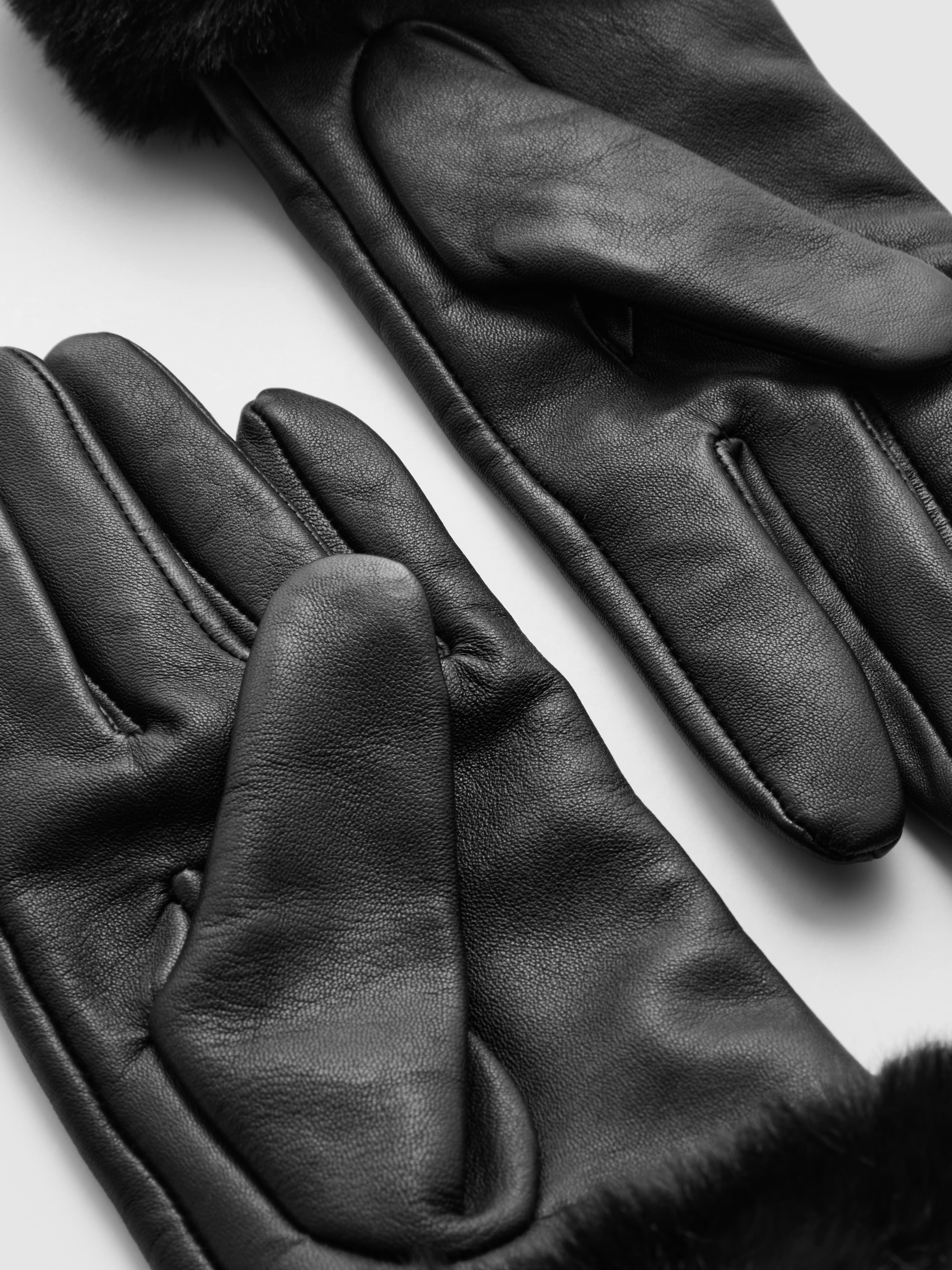 Kožené rukavice lemované kožešinou