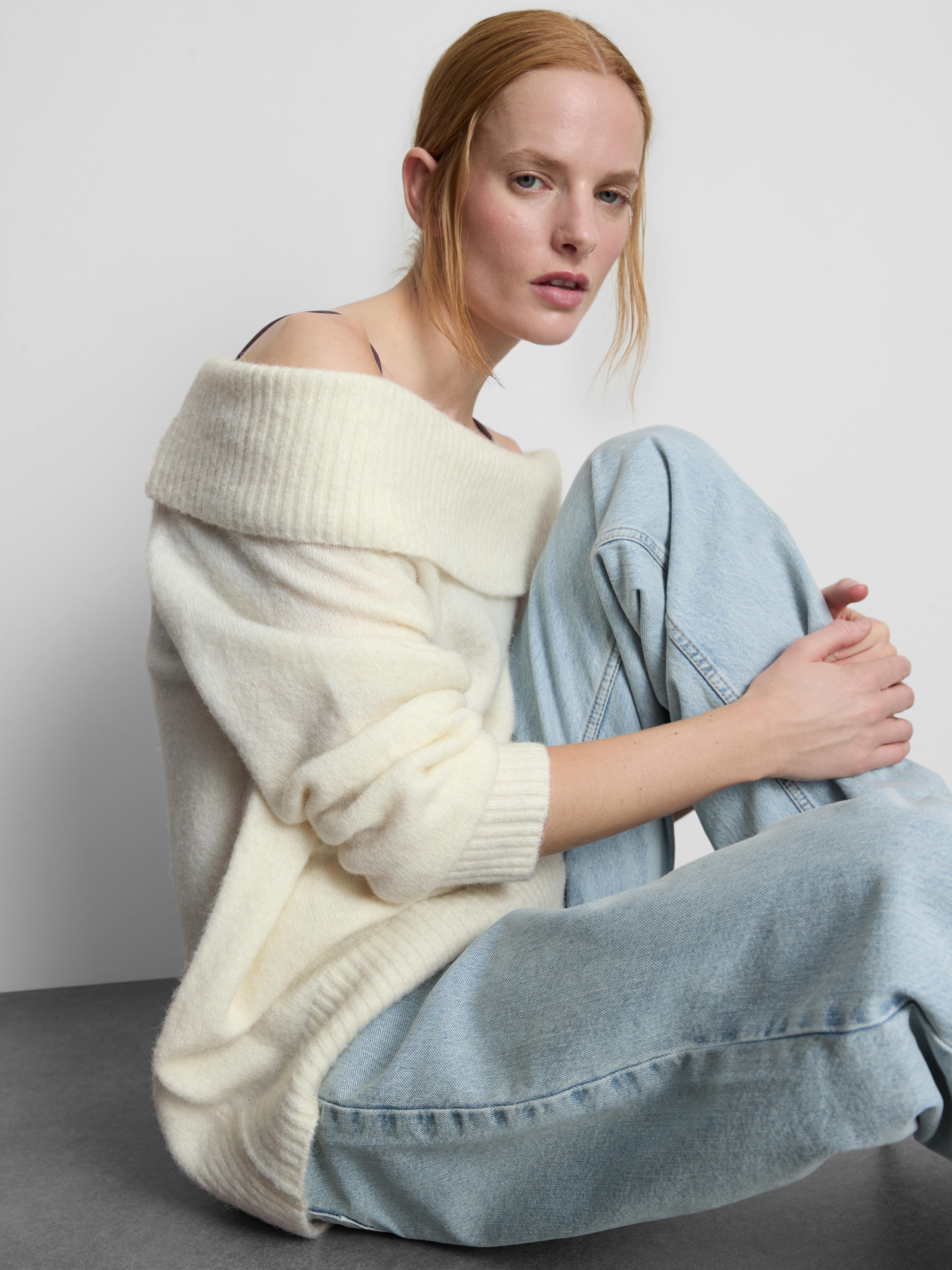 Pulover din tricot cu guler bardot