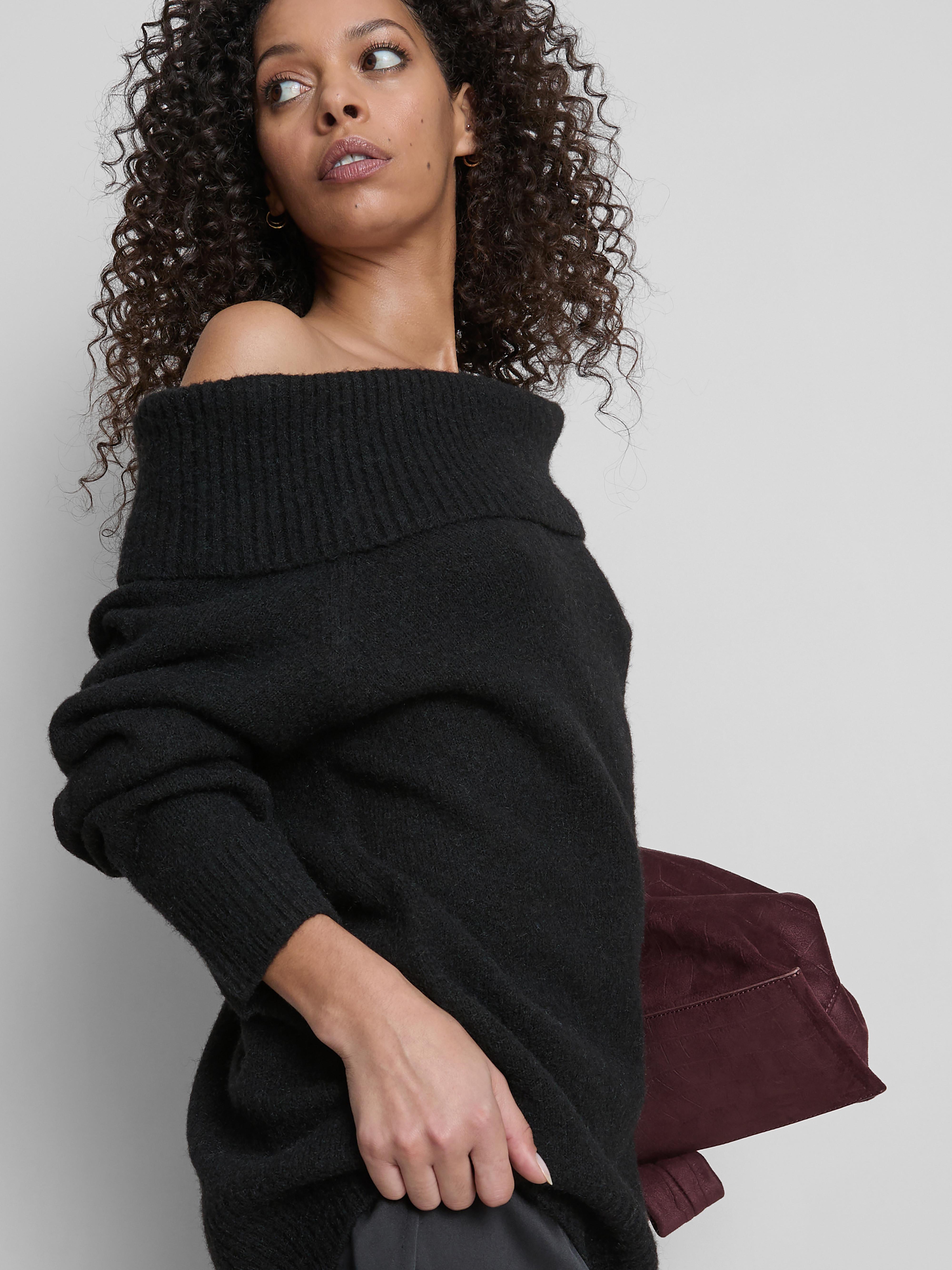 Dzianinowy sweter z dekoltem typu carmen