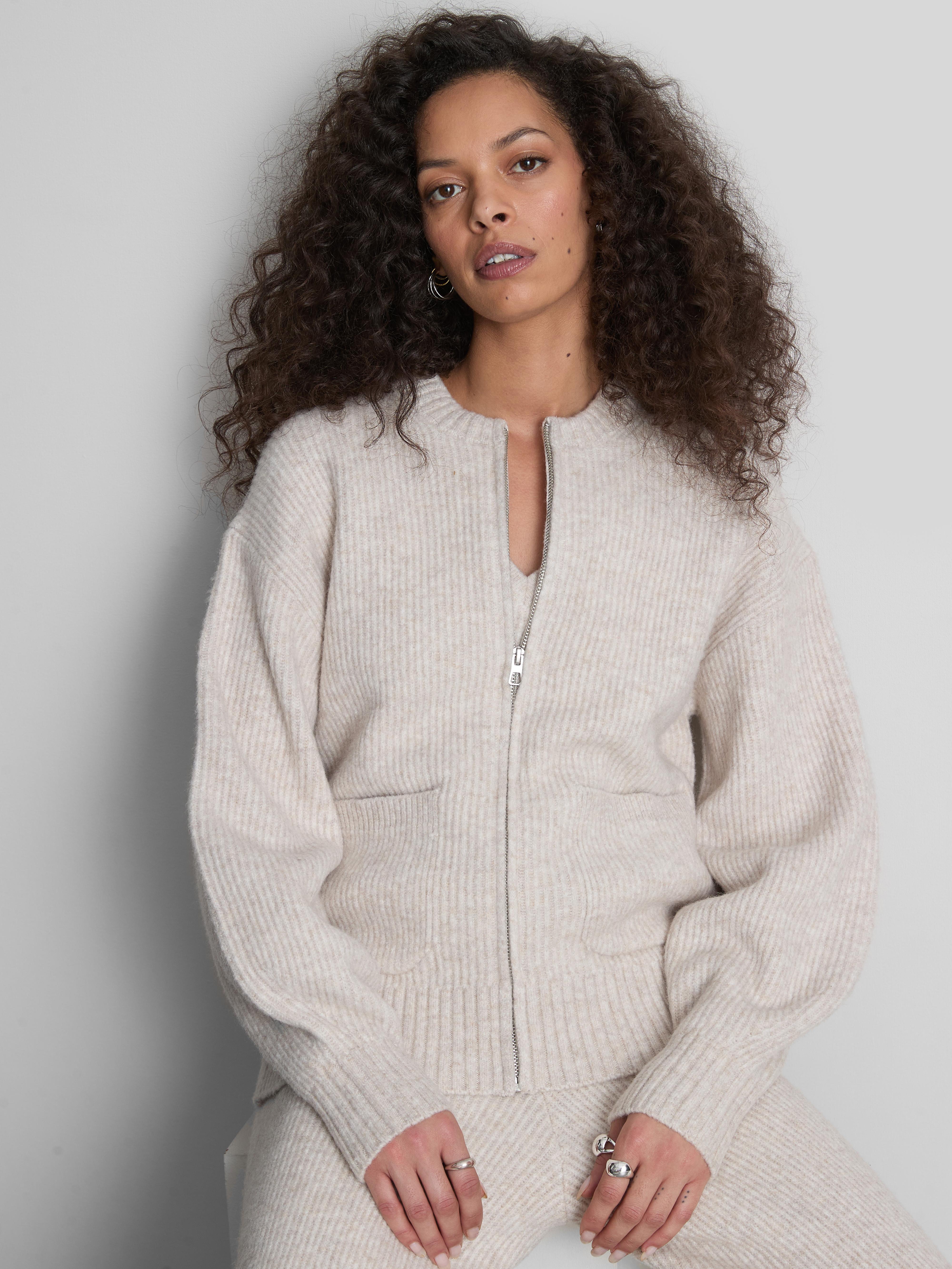 Cárdigan tipo bómber de canalé con cremallera