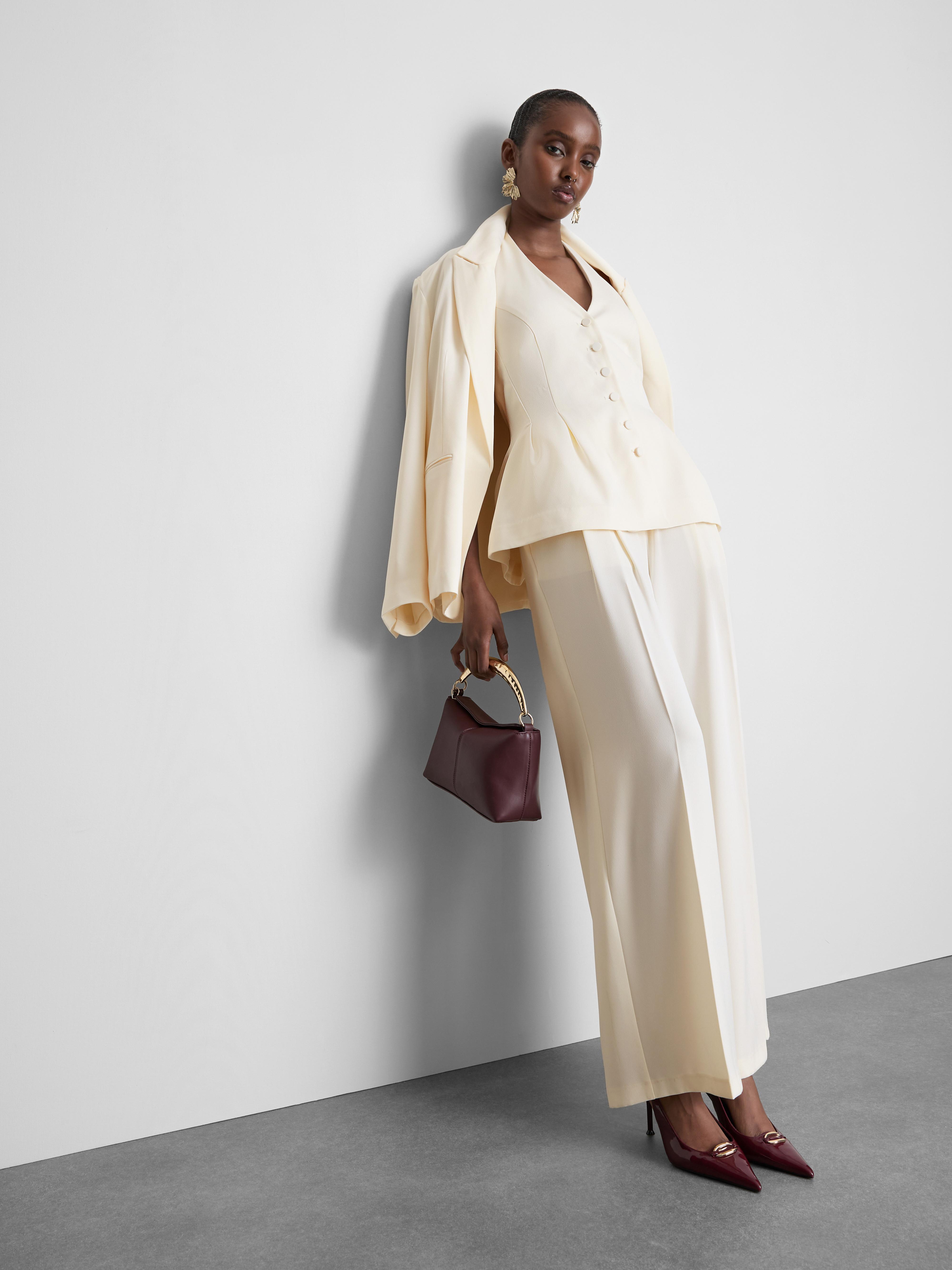 Chaleco de satén con cuello halter