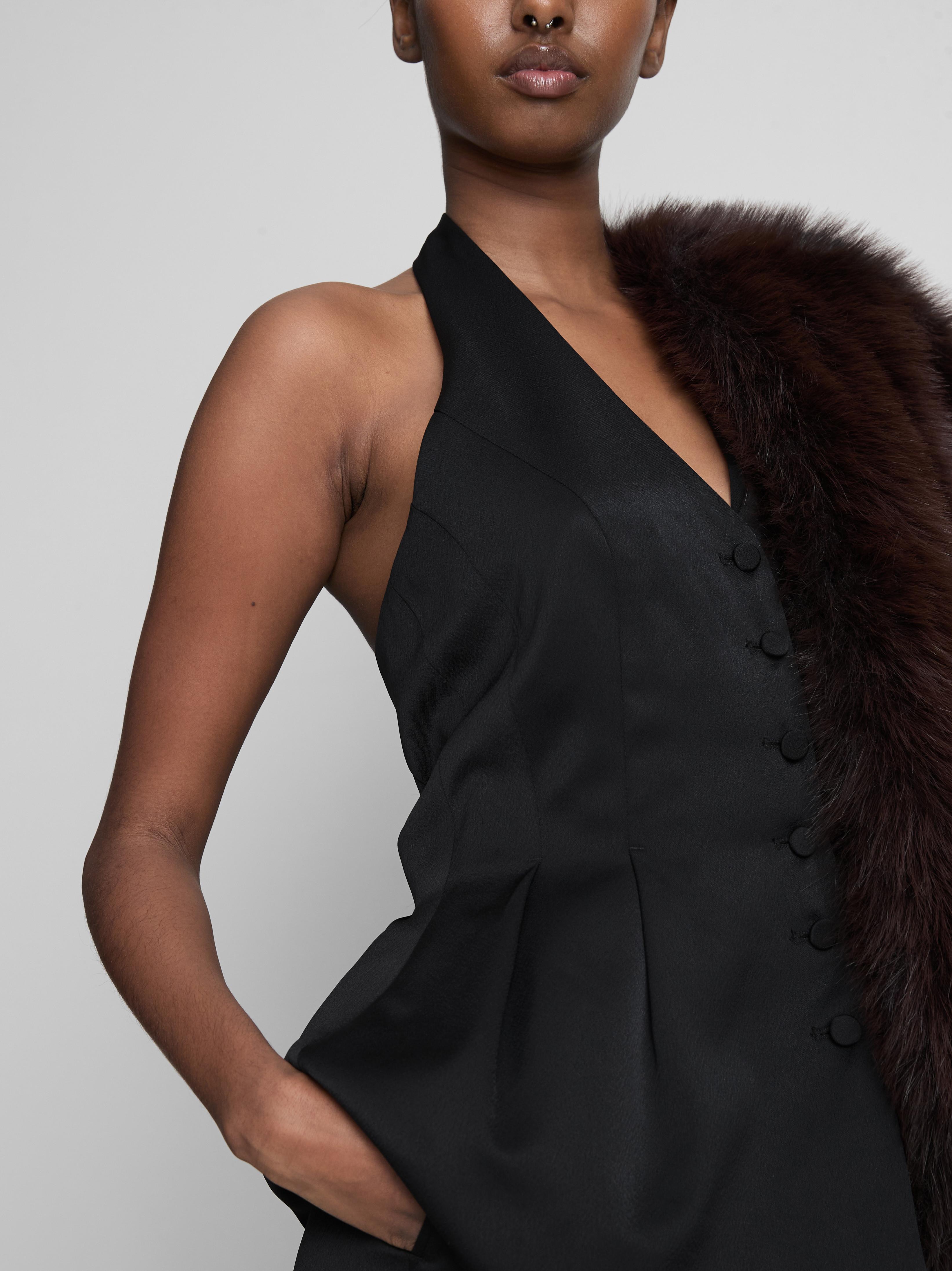 Chaleco de satén con cuello halter